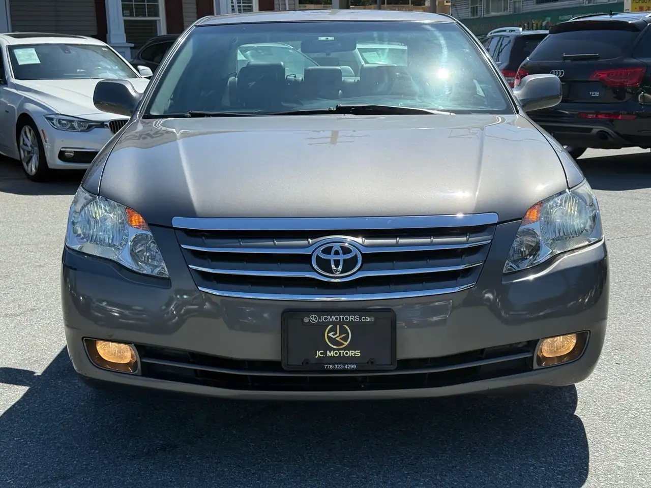 Toyota Avalon снимка Toyota Avalon