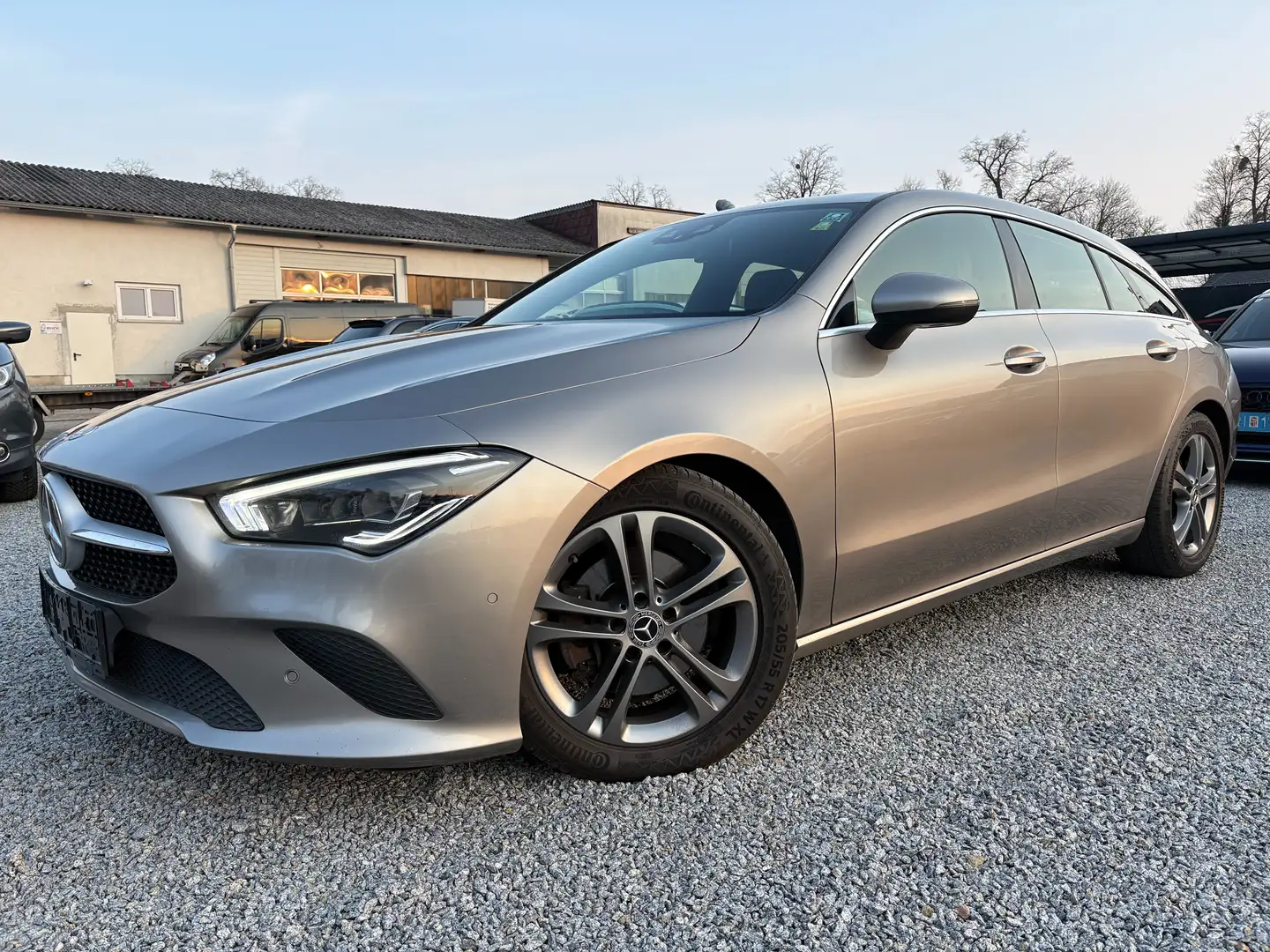 Mercedes-Benz CLA 200 CLA 200 d Shooting Brake Aut.*1.BESITZ Grau - 1