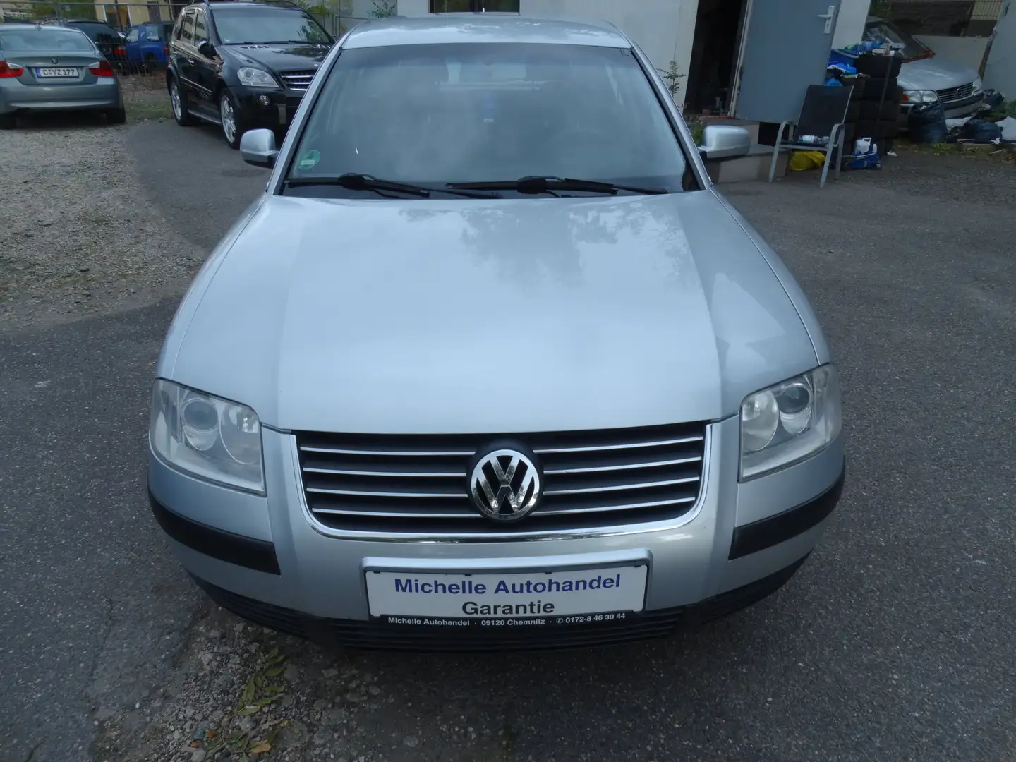 Volkswagen Passat Basis Grey - 1