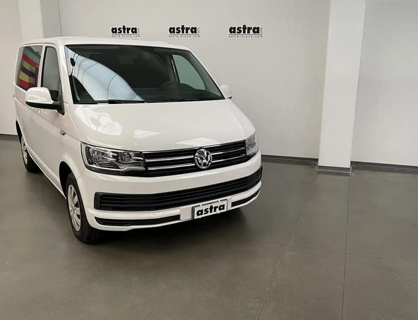 Volkswagen T6 Caravelle 2.0 TDI 150CV PC Comfortline Bianco - 1