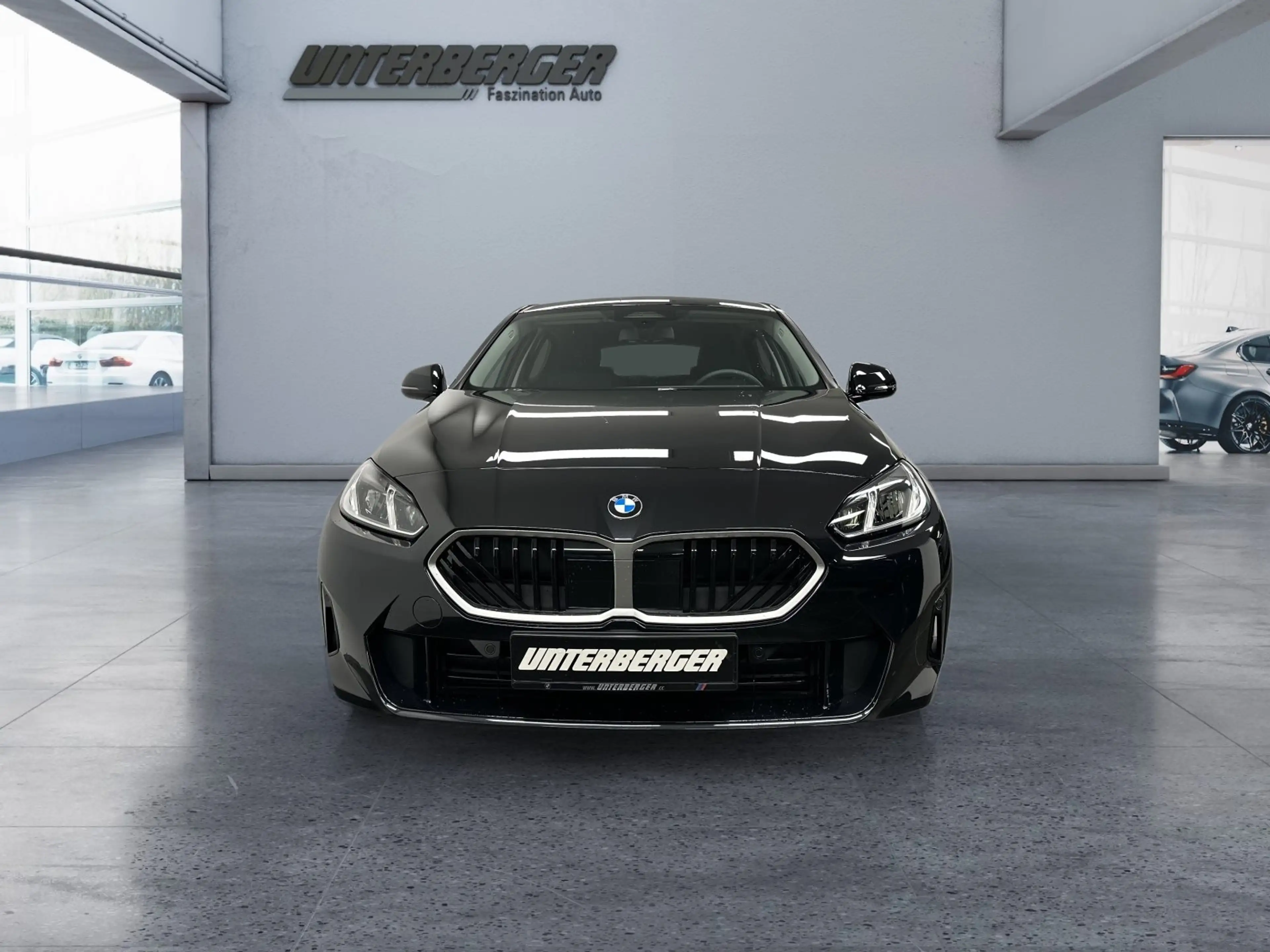 BMW 120 — photo 2