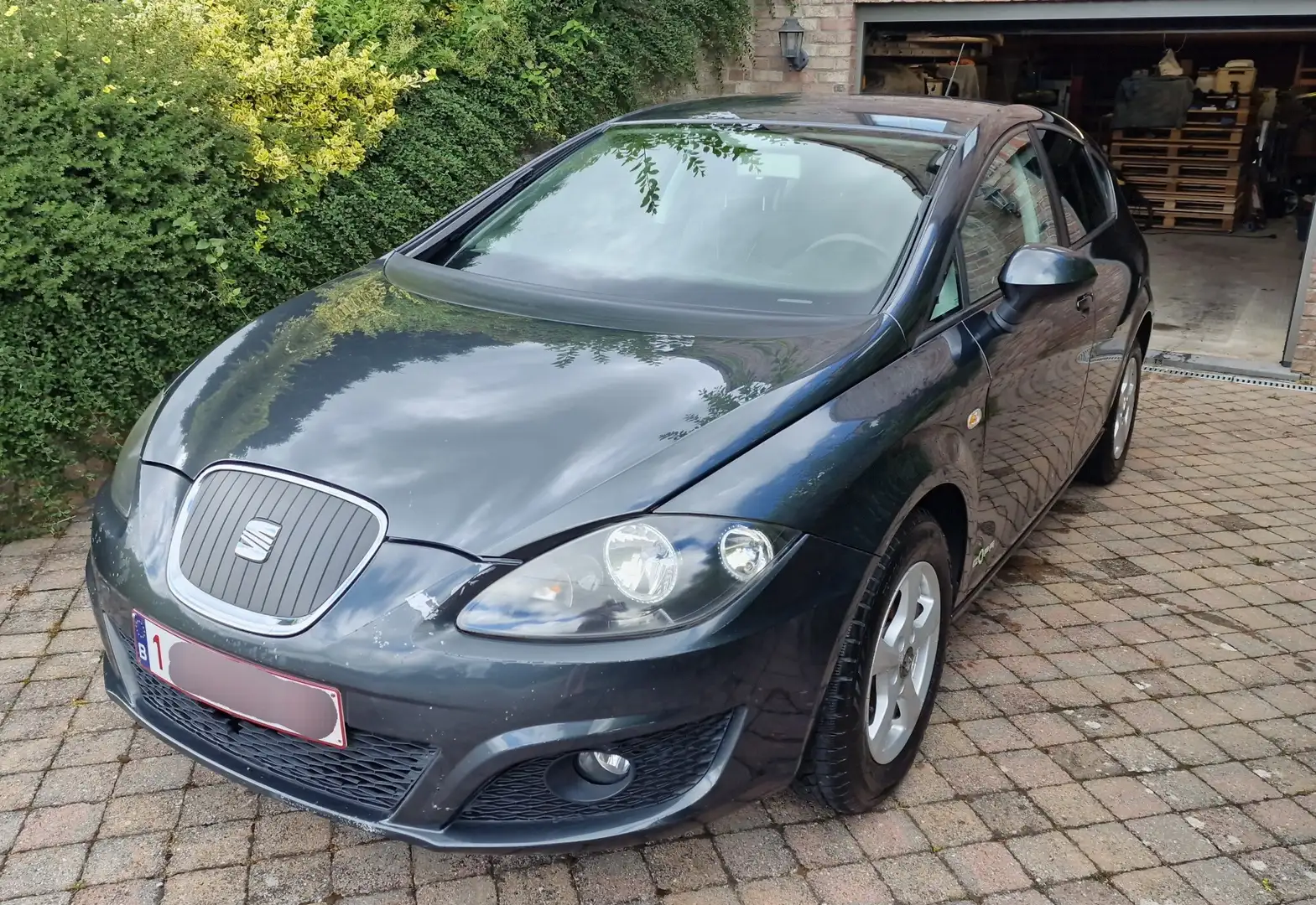 SEAT Leon 1.6 CR TDi Ecomotive Grijs - 1