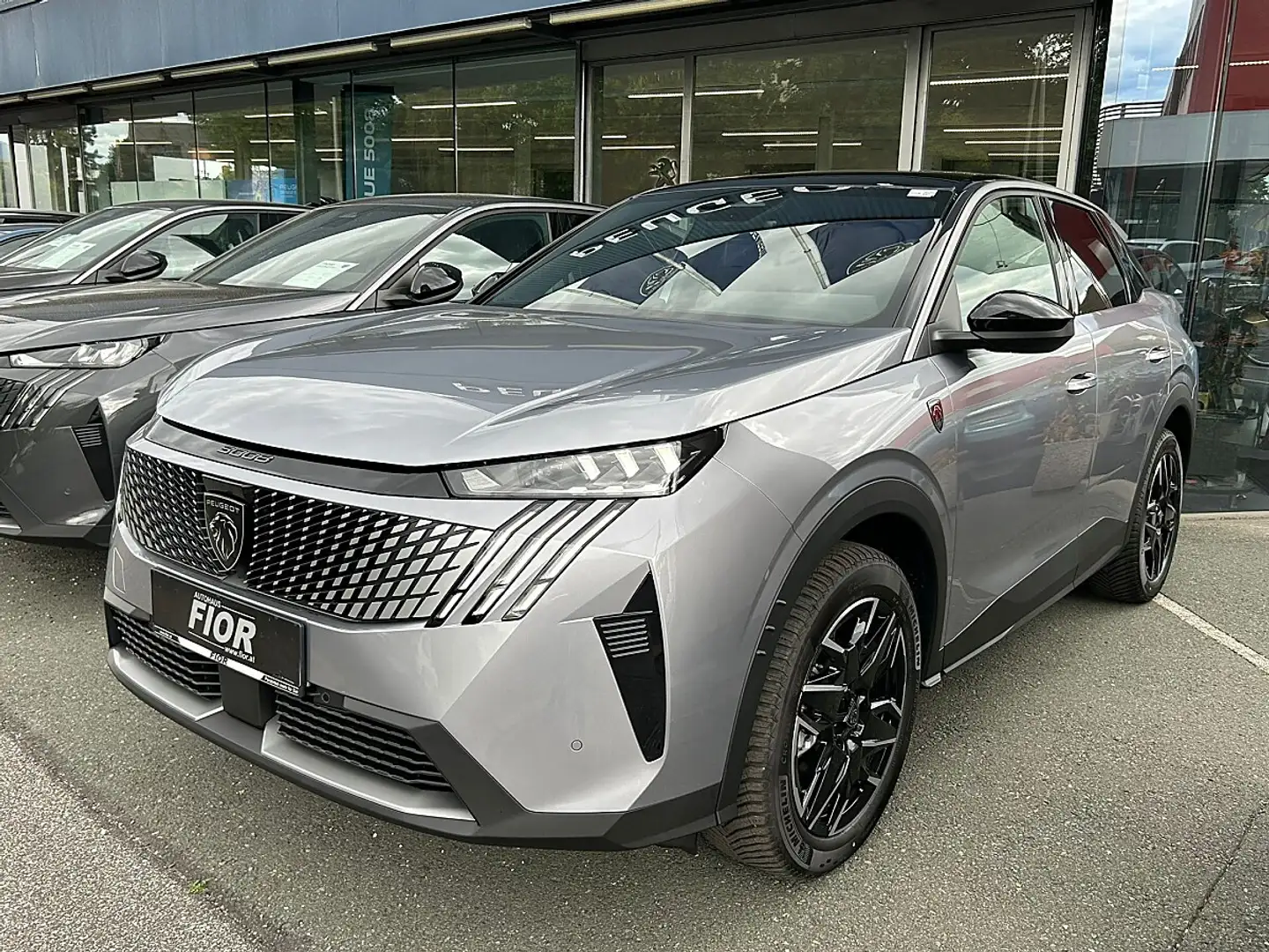 Peugeot 3008 Hybrid 145 e-DCS6 Grau - 1