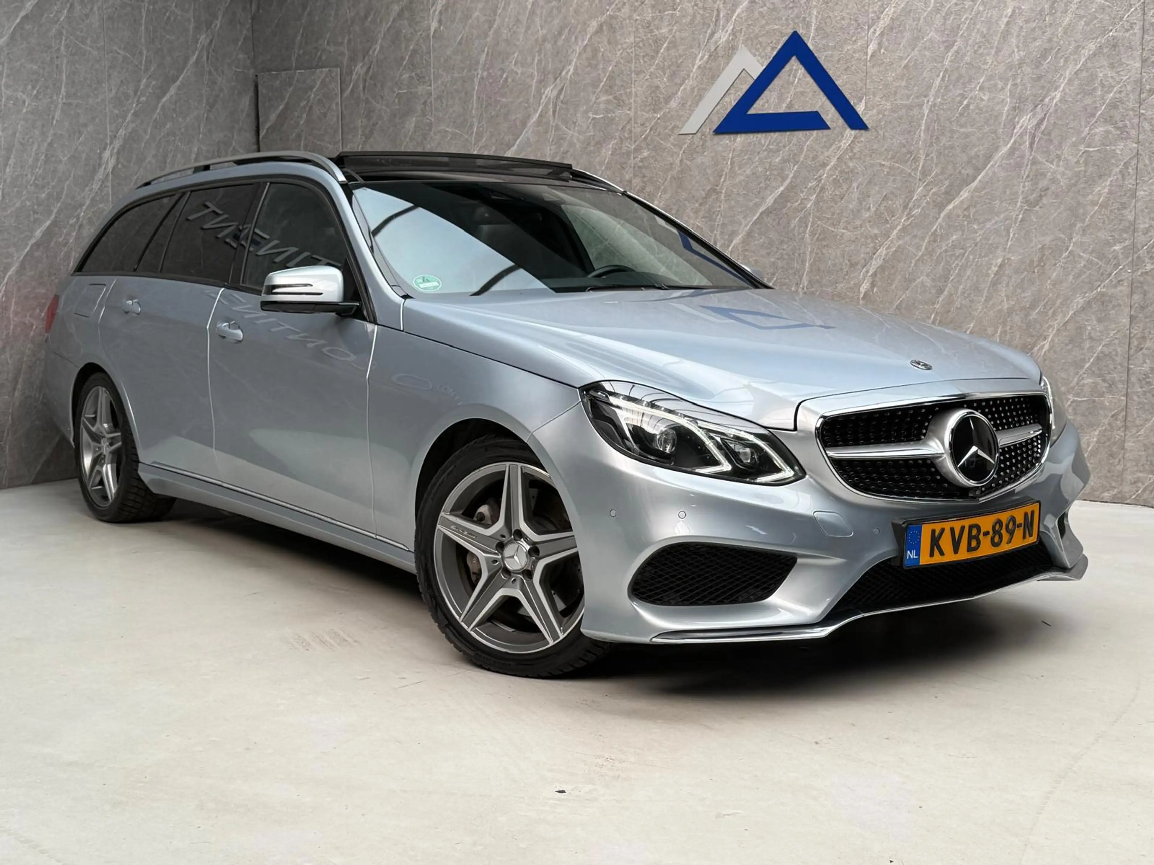 Mercedes-Benz E 400 Estate 4MATIC 333 PK / Dealer Onderhouden / Panora — photo 3