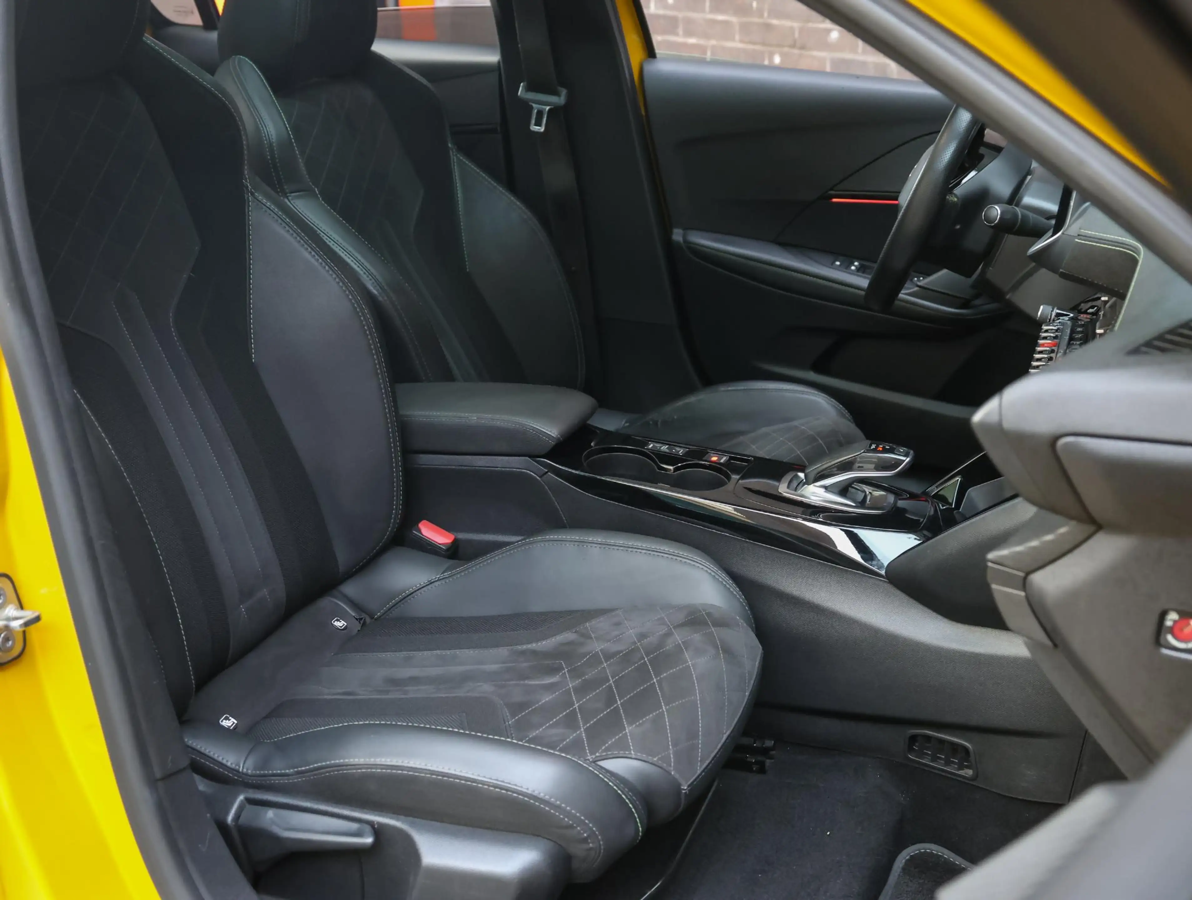 Peugeot e-208 EV GT Pack 50 kWh | Accu 91% | Stoel verwarming | — photo 11