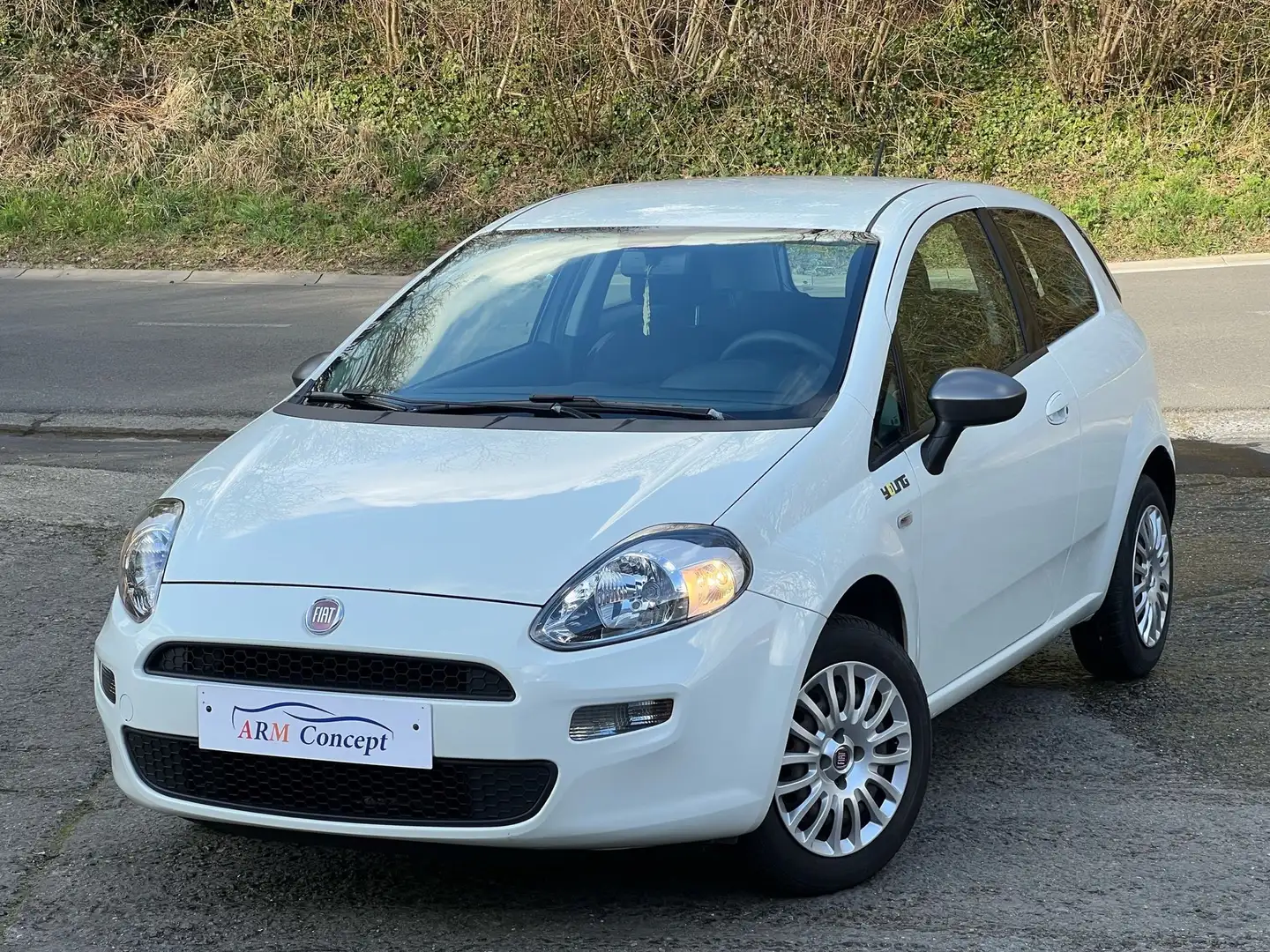 Fiat Punto 1.2i Young Essence GARANTIE 12 Mois EURO 6 - 1