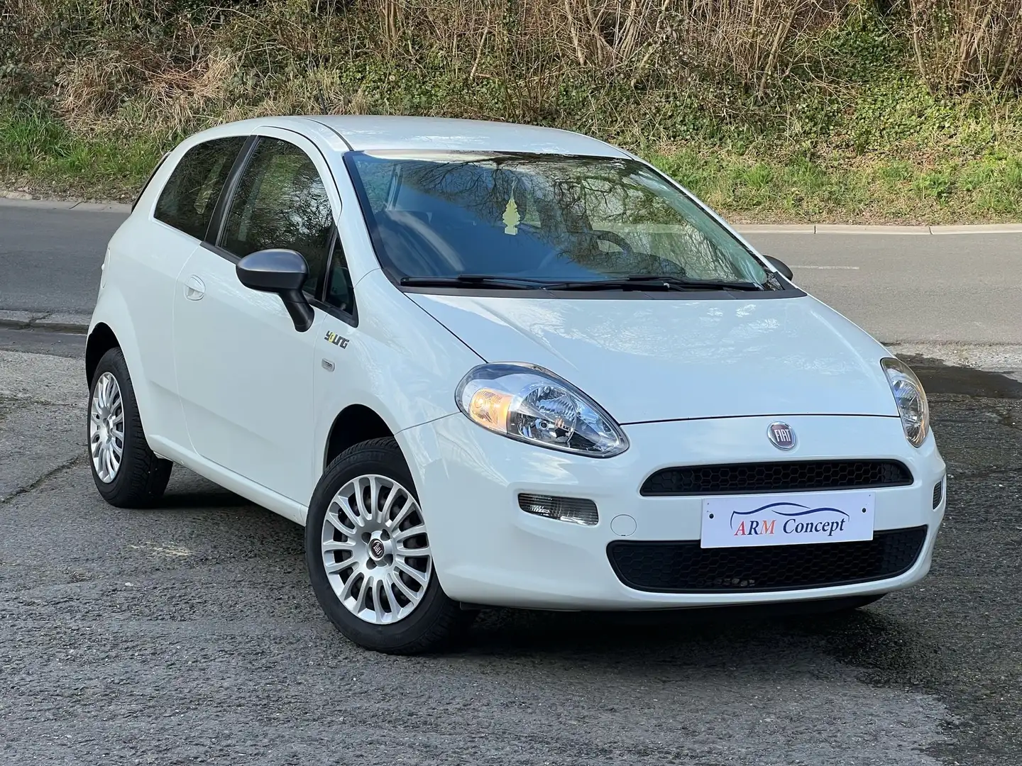 Fiat Punto 1.2i Young Essence GARANTIE 12 Mois EURO 6 - 2