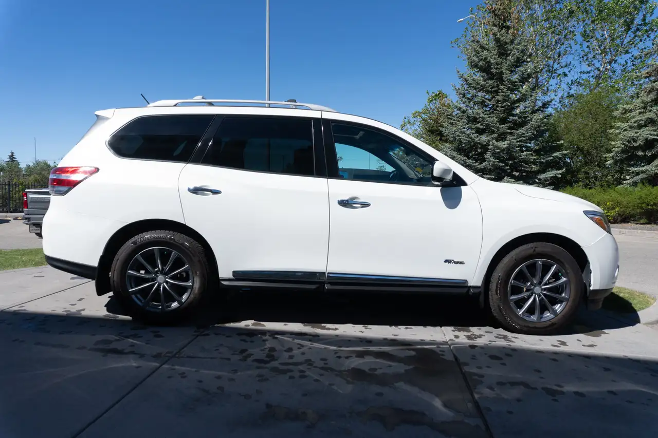 Nissan Pathfinder снимка Nissan Pathfinder