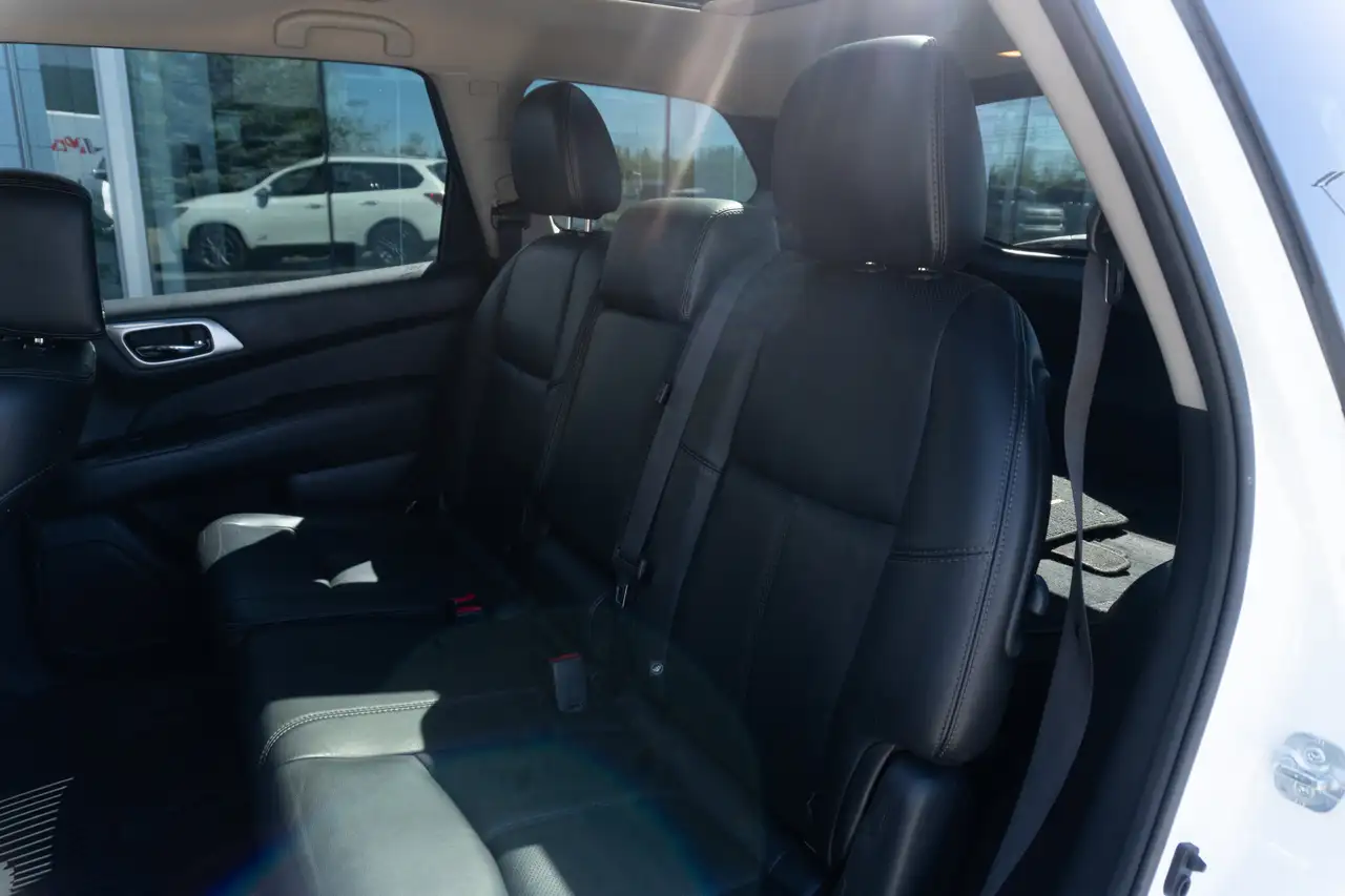 Nissan Pathfinder снимка Nissan Pathfinder