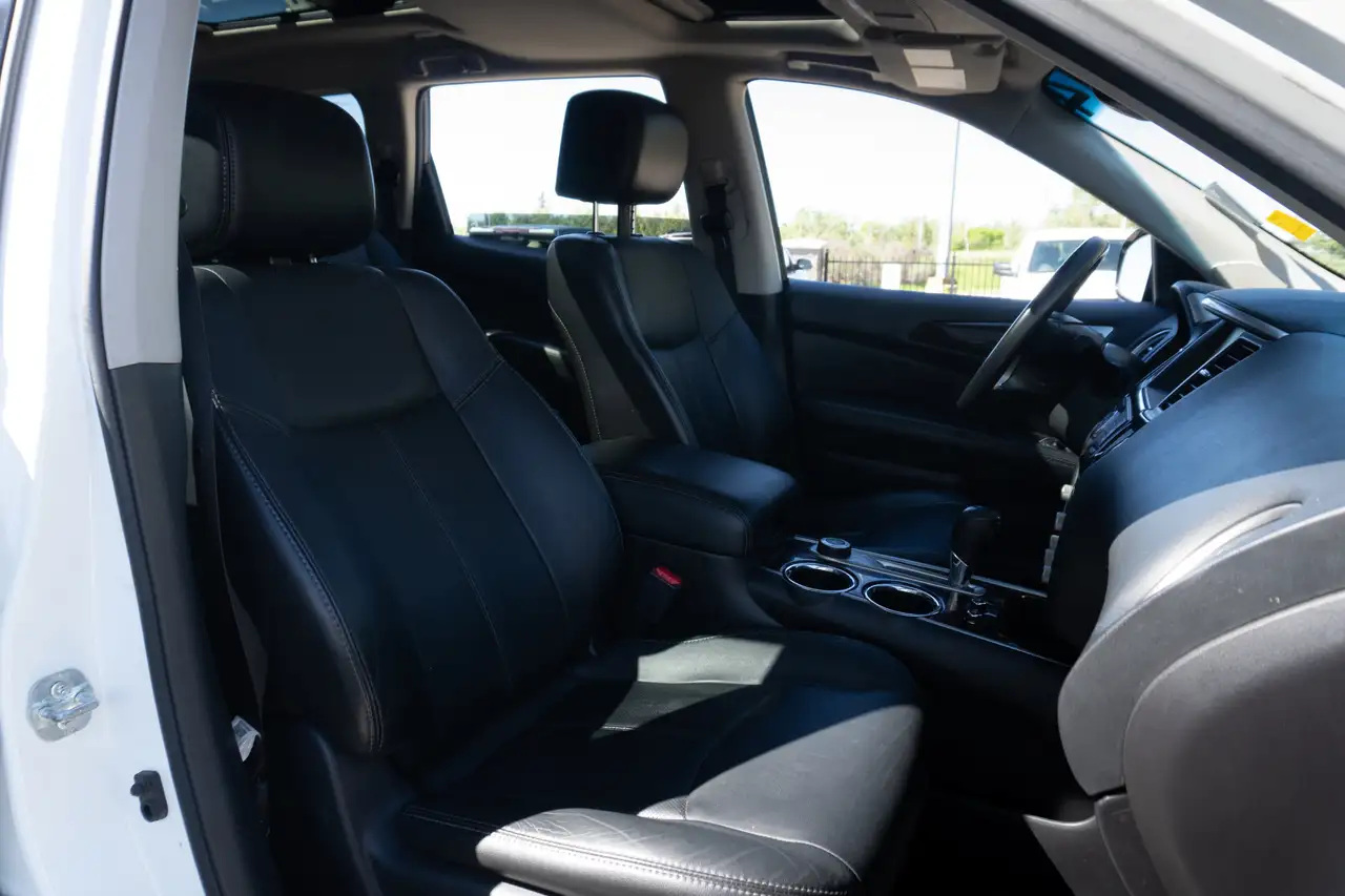 Nissan Pathfinder снимка Nissan Pathfinder