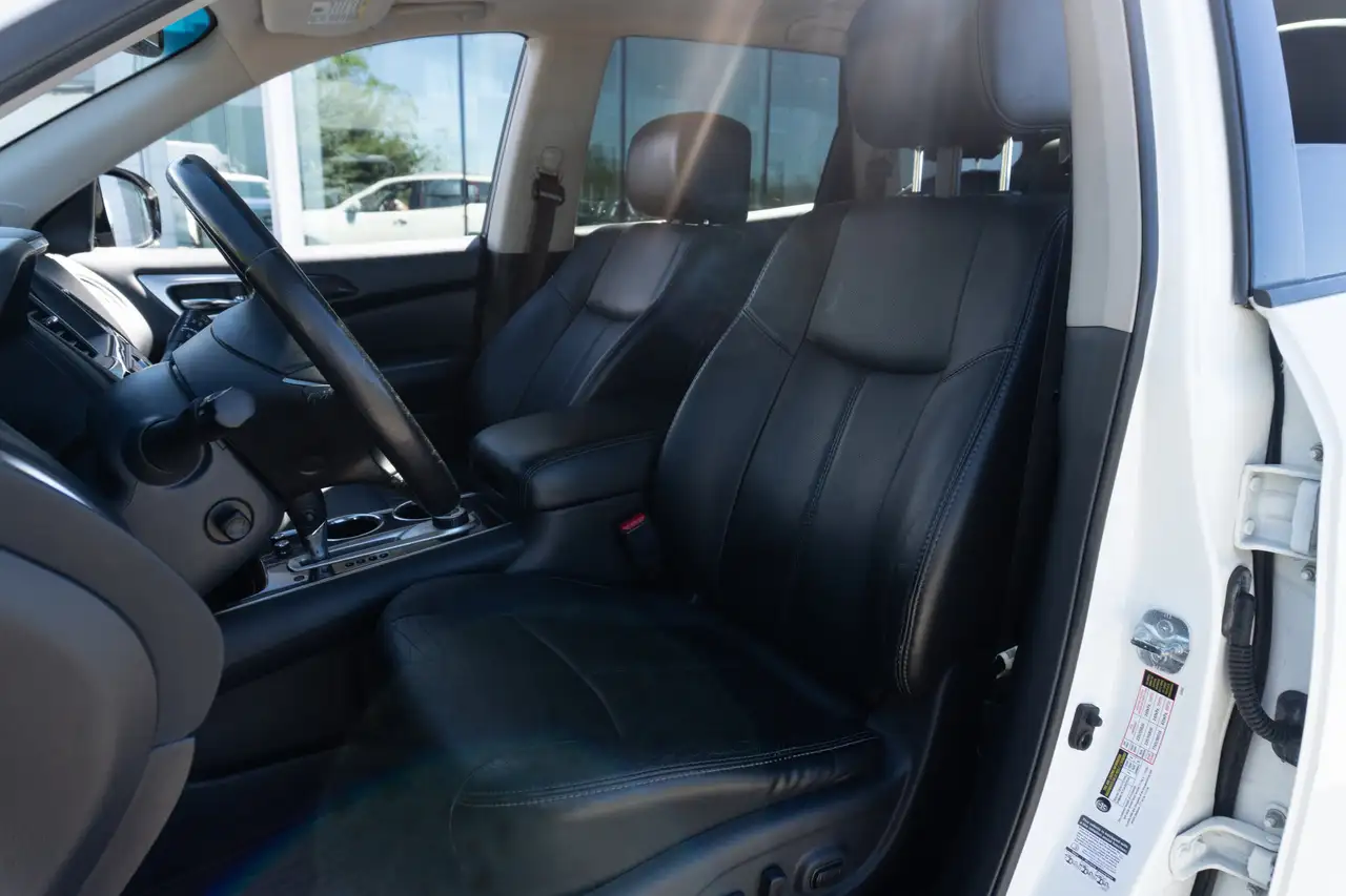 Nissan Pathfinder снимка Nissan Pathfinder