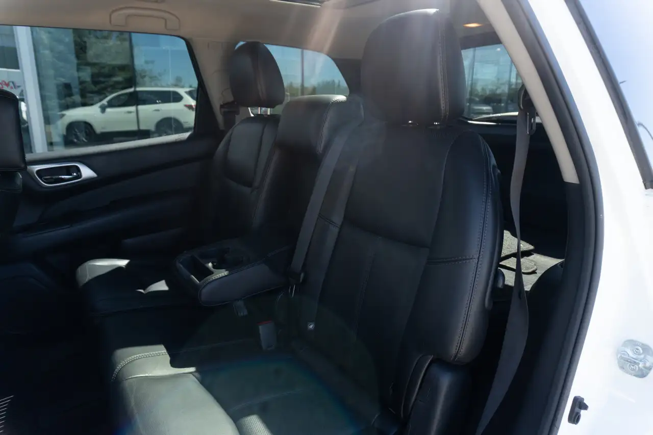 Nissan Pathfinder снимка Nissan Pathfinder