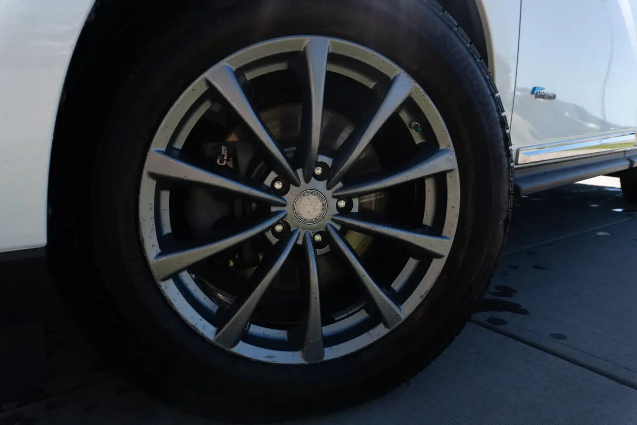 Nissan Pathfinder снимка Nissan Pathfinder