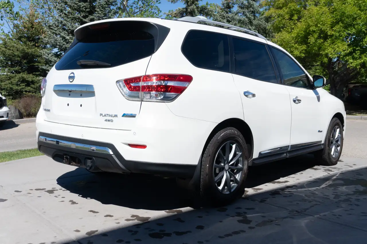 Nissan Pathfinder снимка Nissan Pathfinder