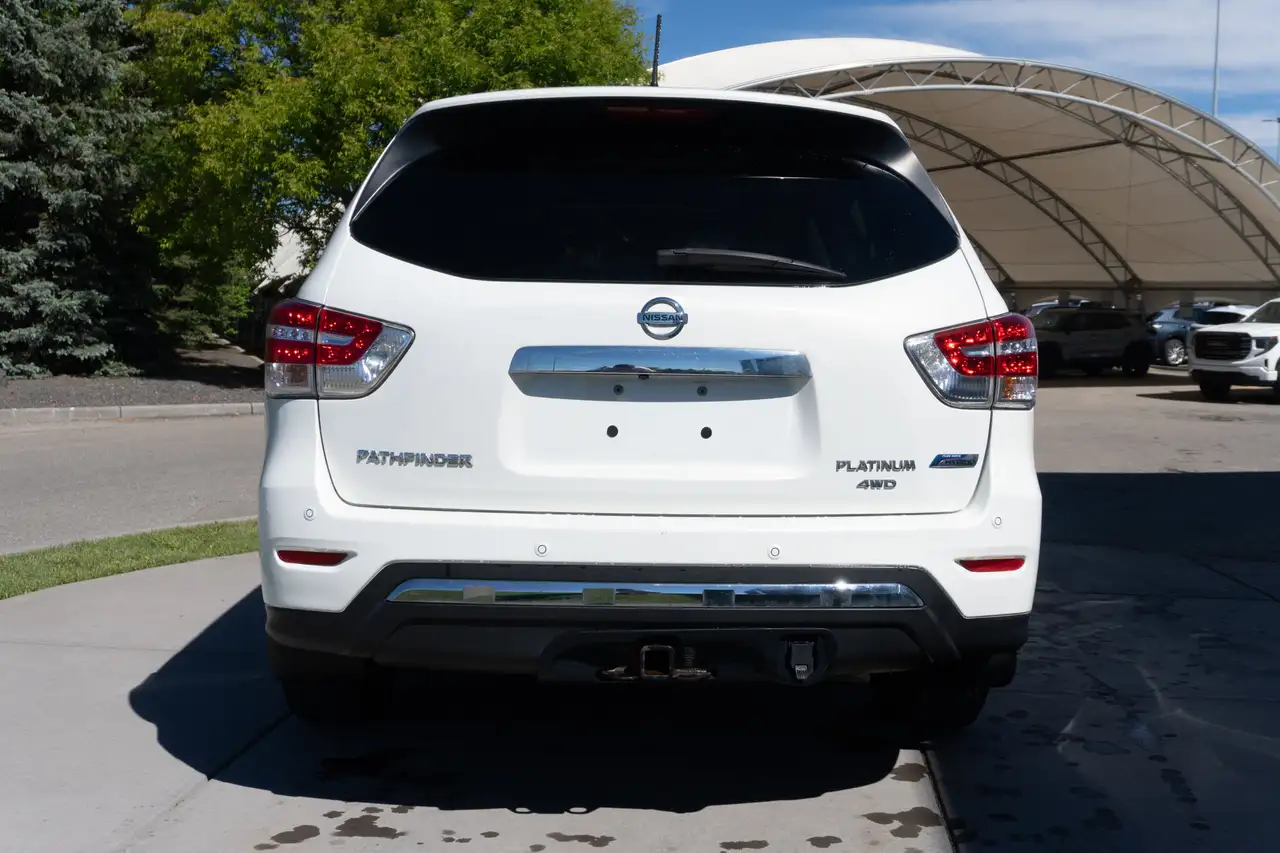 Nissan Pathfinder снимка Nissan Pathfinder
