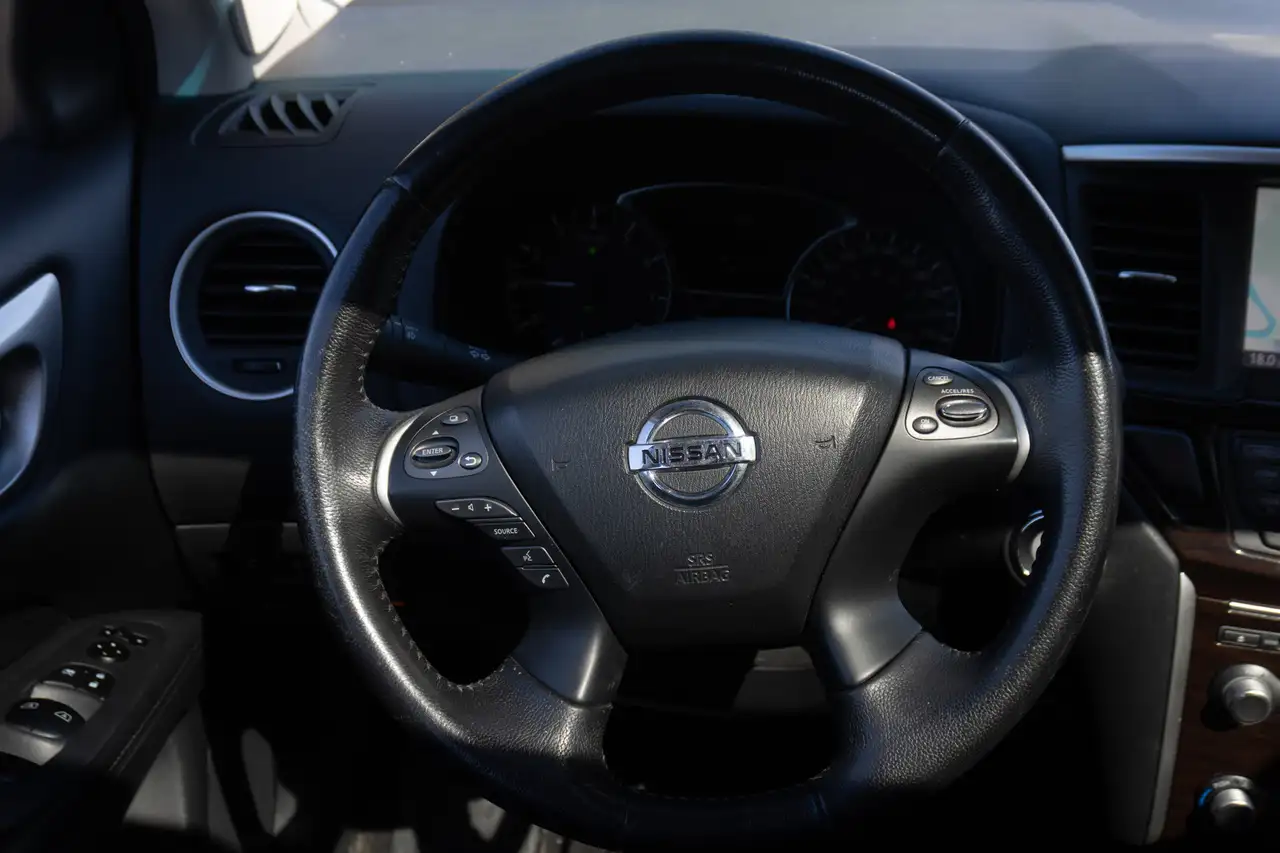 Nissan Pathfinder снимка Nissan Pathfinder