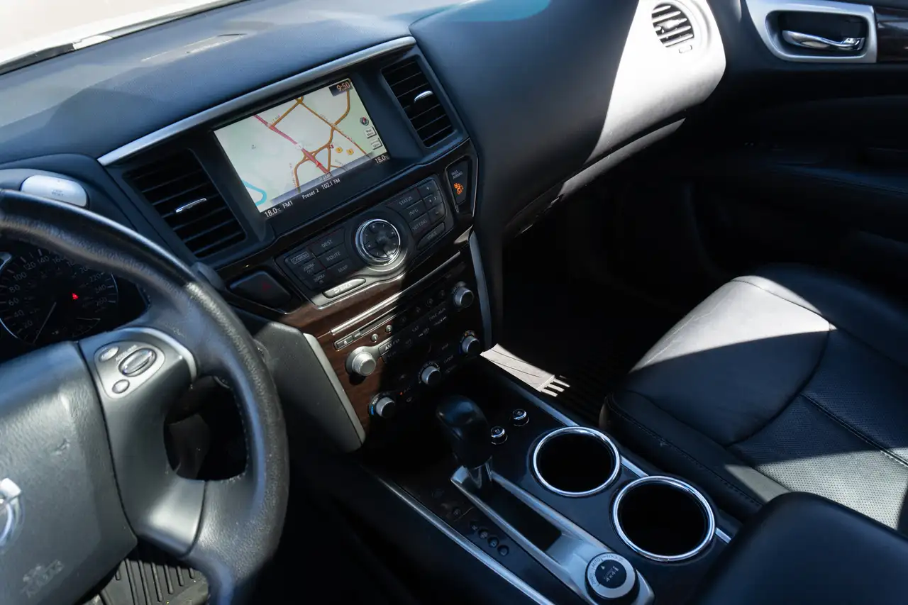 Nissan Pathfinder снимка Nissan Pathfinder