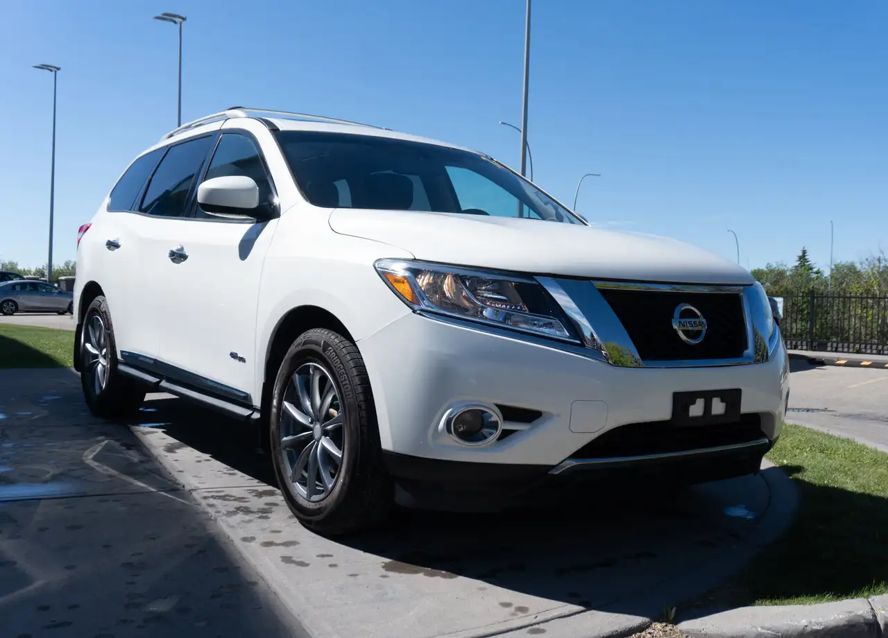 Nissan Pathfinder снимка Nissan Pathfinder