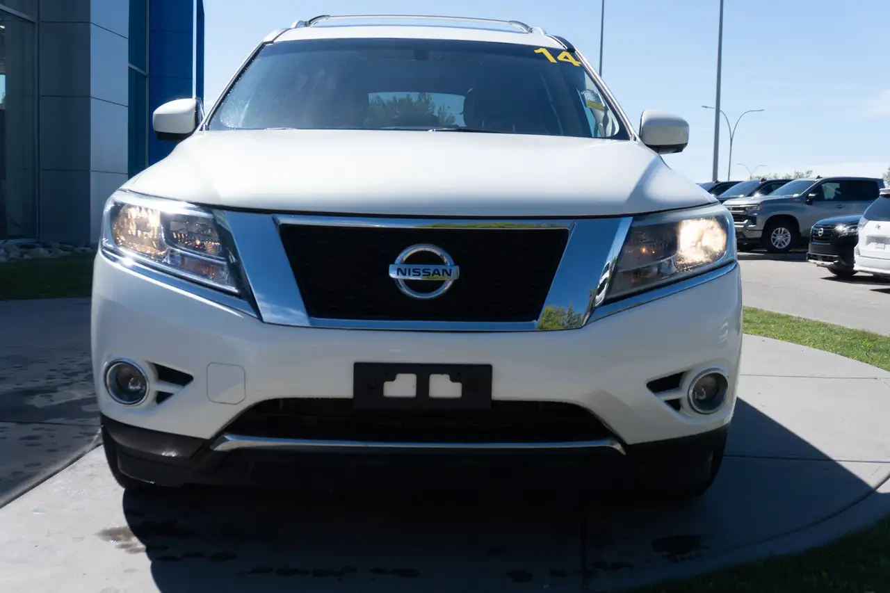 Nissan Pathfinder снимка Nissan Pathfinder