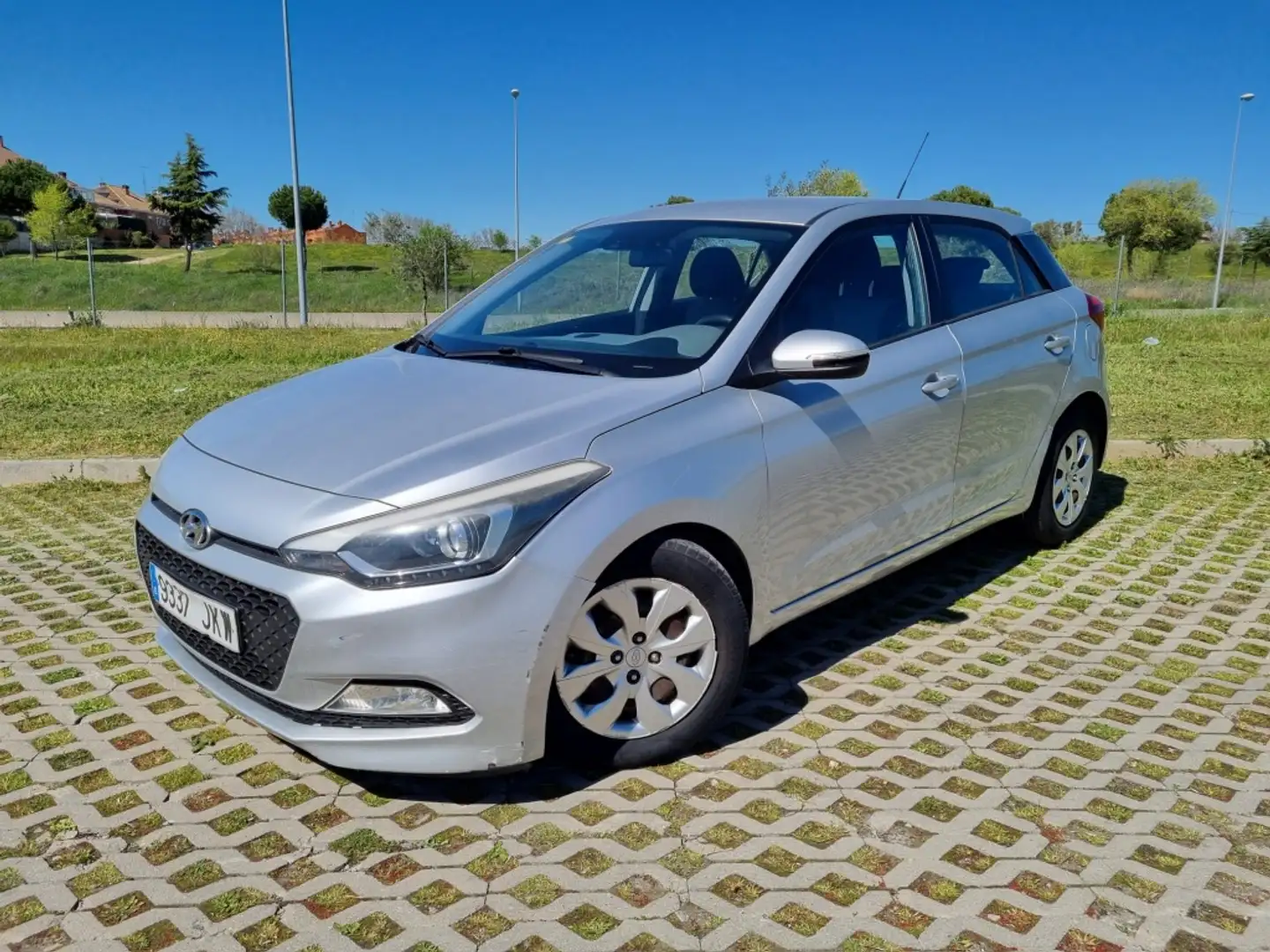 Hyundai i20 1.4i Go Plus Aut. Plateado - 1
