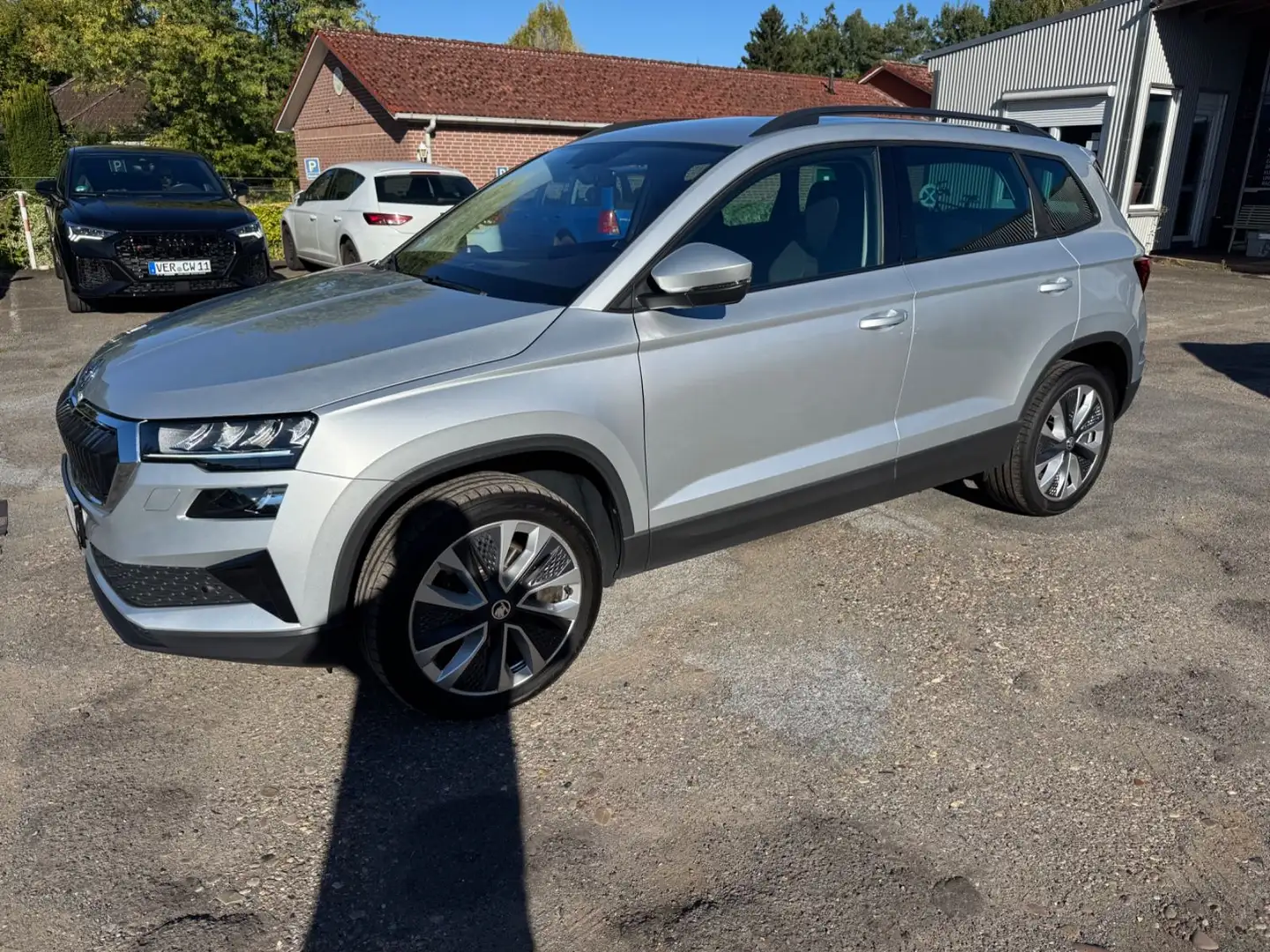 Skoda Karoq Style ACC/AHK/Sitzheizung Silber - 1