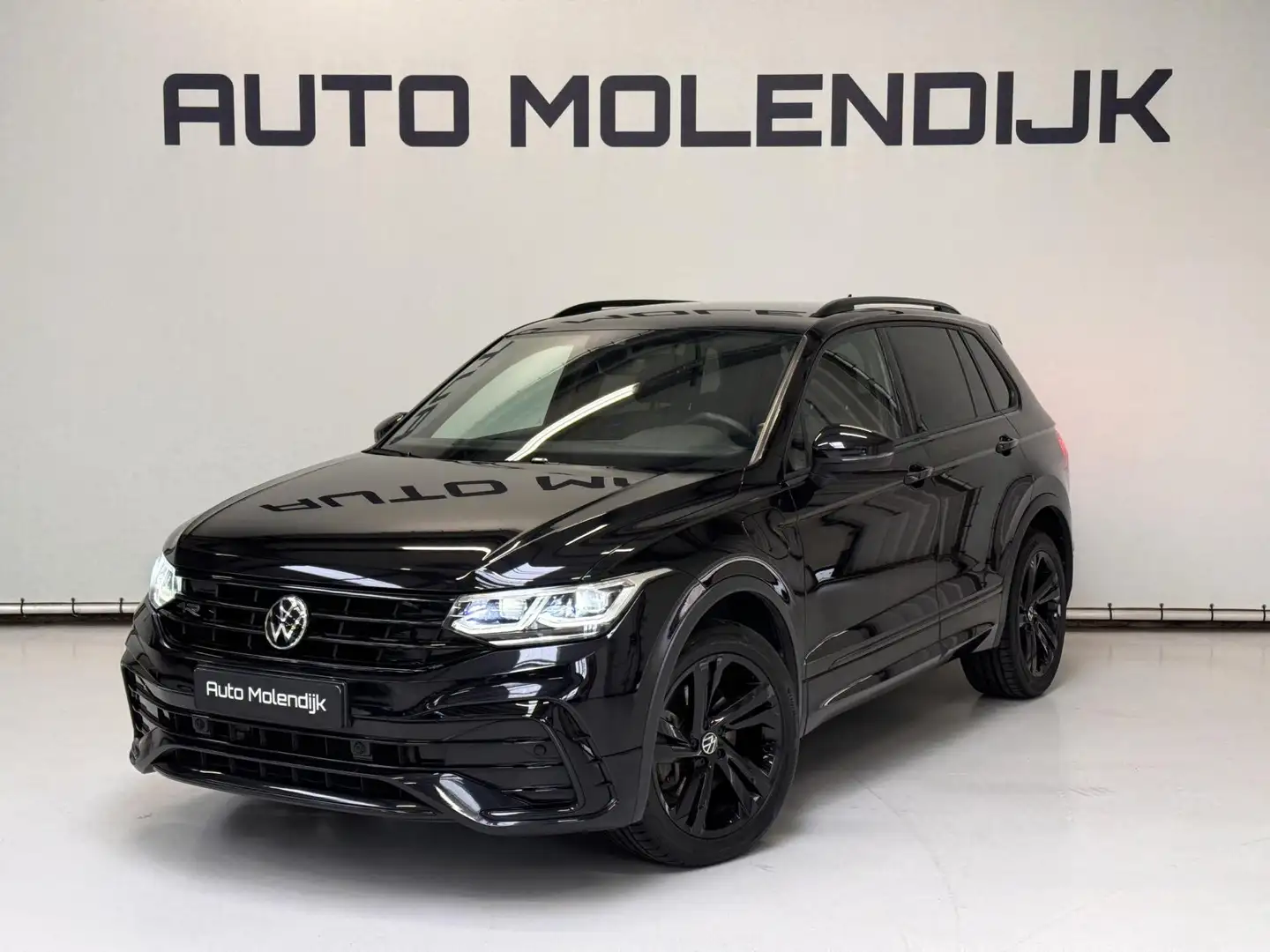 Volkswagen Tiguan 1.5 TSI R-Line DSG 7 / Black Style / IQ LED / Navi Zwart - 1