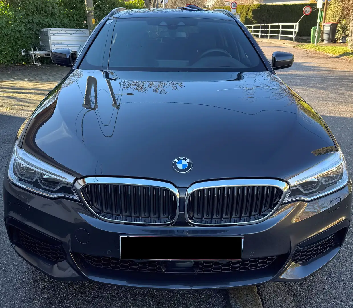 BMW 520 520d xDrive | M-Sport | AHK | TOP gepflegt Grau - 2