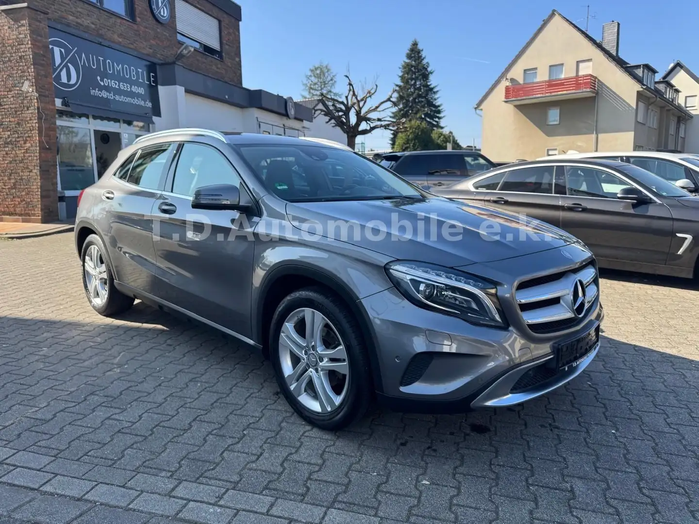 Mercedes-Benz GLA 200 Diesel/Tüv Neu /Inps. Neu /AUTOMATIK Gris - 2