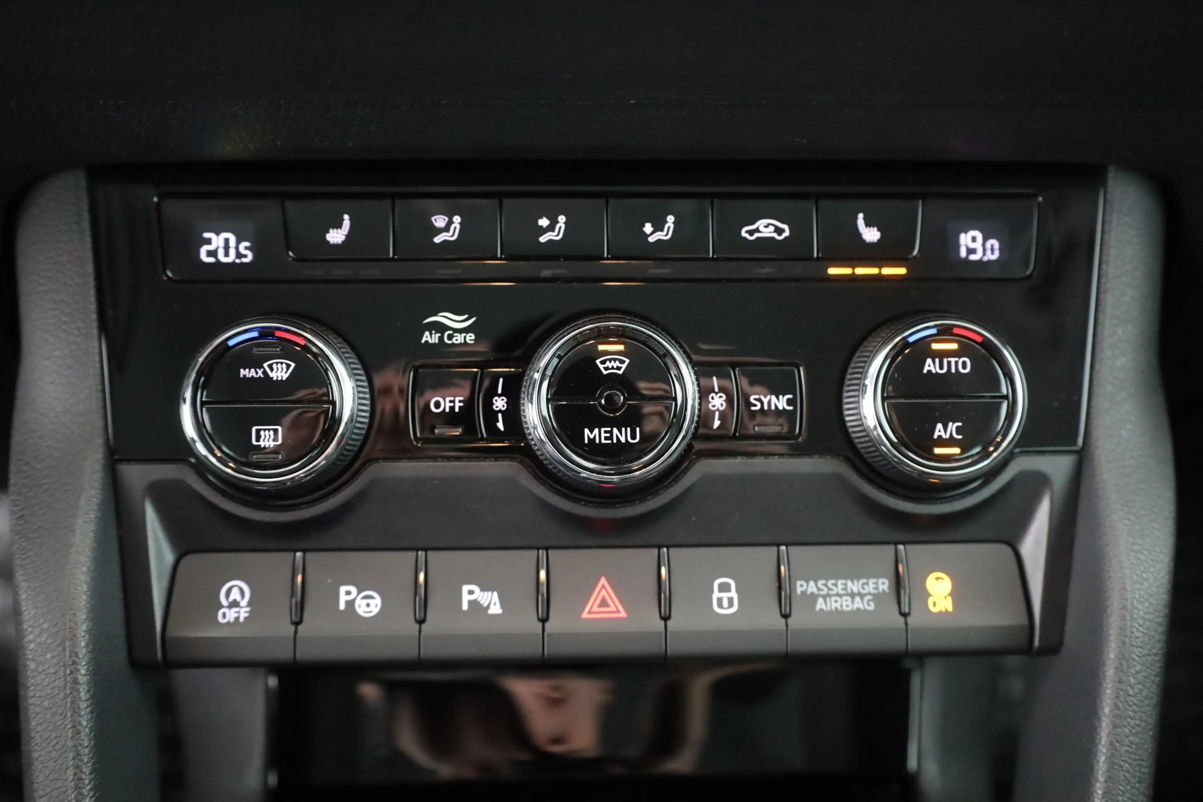 Skoda Karoq 1.5 TSI DSG Style LED Virtual Cockpit AHK — photo 12