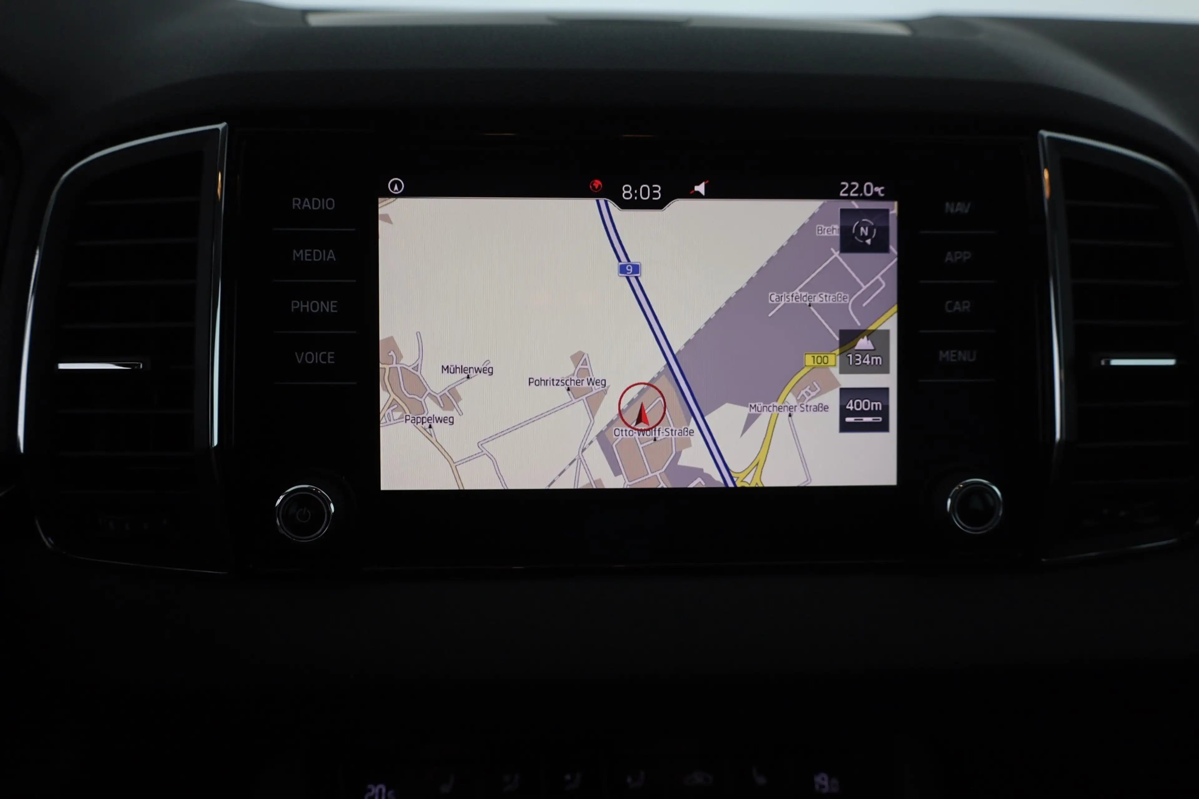 Skoda Karoq 1.5 TSI DSG Style LED Virtual Cockpit AHK — photo 11