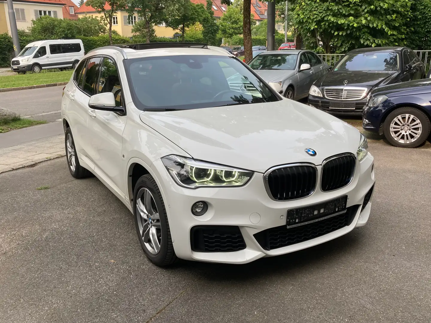 BMW X1 sDrive 18 d M Sport Aut+Navi/LED/Pano/Kamera/HUp+ Weiß - 2