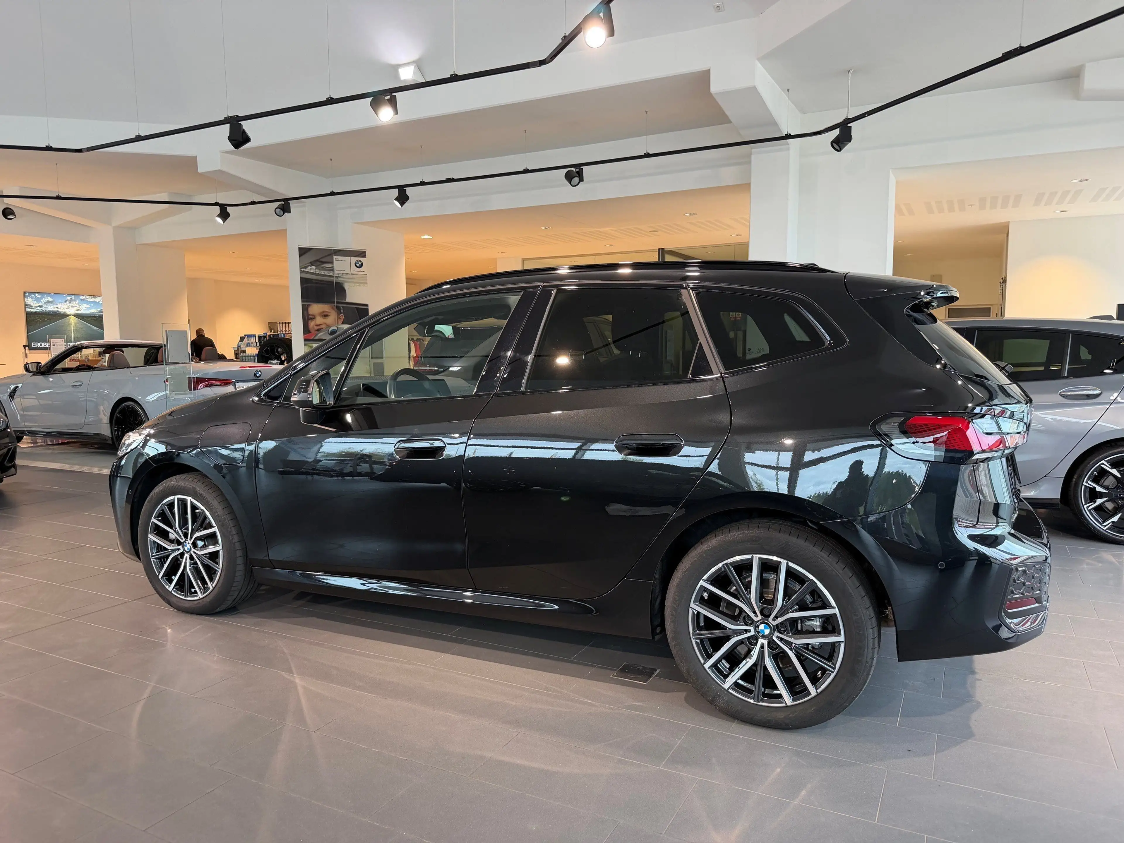 BMW 225 e xDrive   M Sportpaket DAB LED Pano.Dach — photo 4