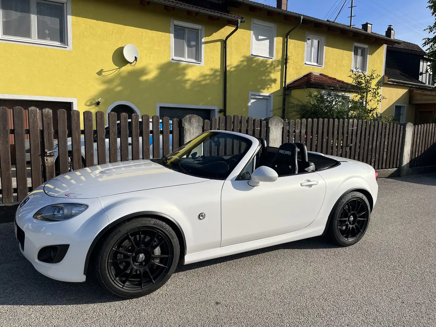 Mazda MX-5 Revolution - 1