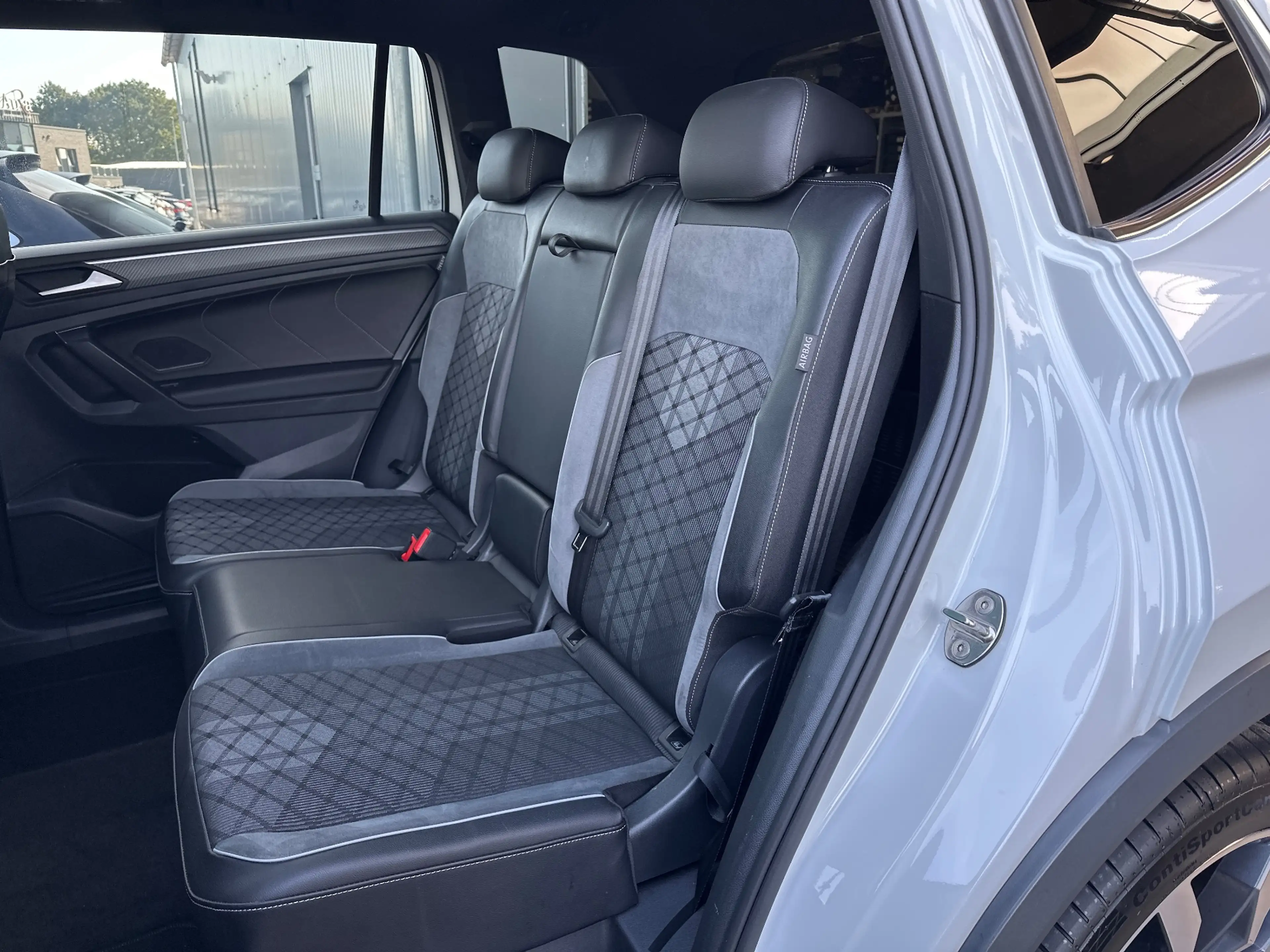 Volkswagen Tiguan Allspace 2.0 TSI DSG OPF 4Motion R-Line NAV+LED+PANO+AHK — photo 14