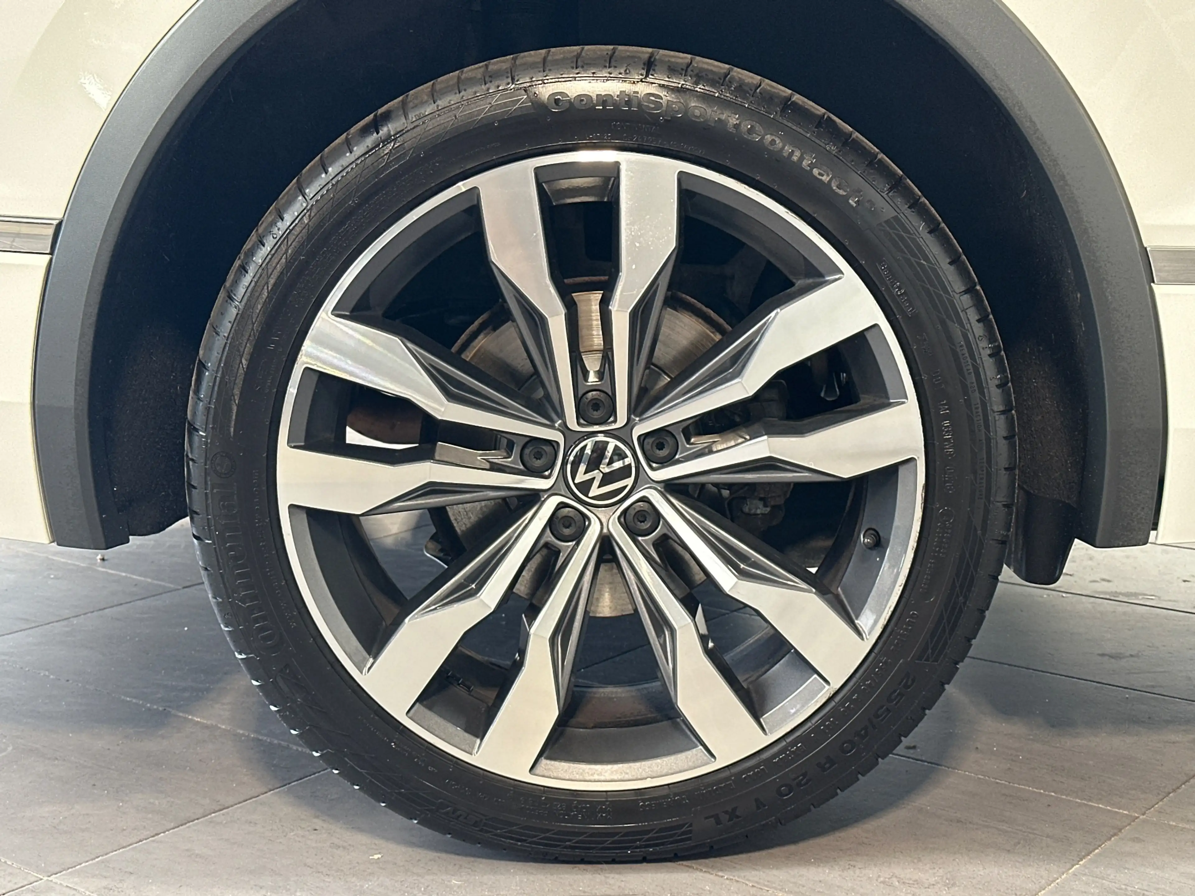 Volkswagen Tiguan Allspace 2.0 TSI DSG OPF 4Motion R-Line NAV+LED+PANO+AHK — photo 3