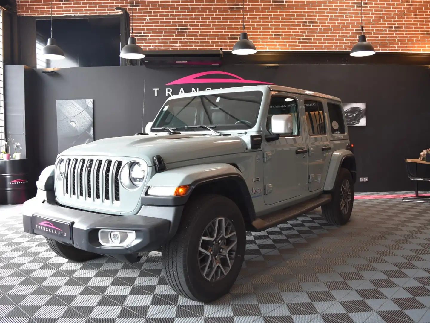 Jeep Wrangler Overland Gris - 1
