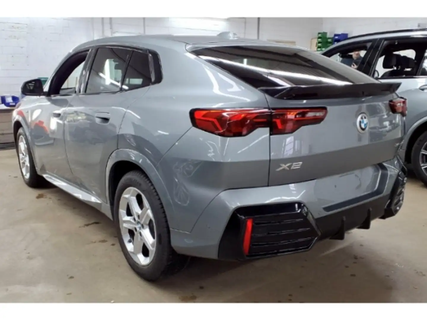 BMW X2 sDrive20d M Sport HUD H/K AHK Pano Aktivsitz Memor Grau - 2