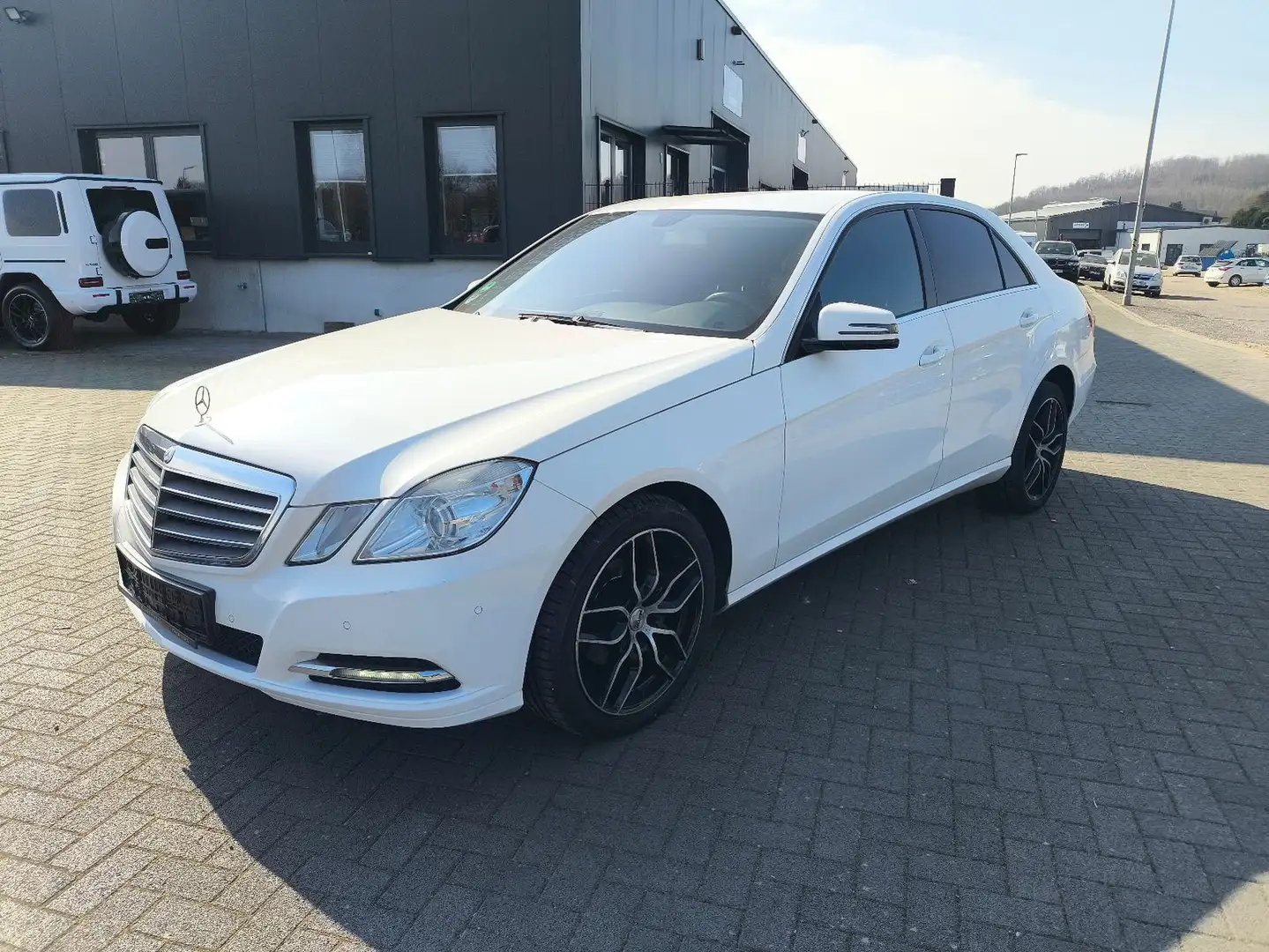 Mercedes-Benz E 220 KLIMA,PDC,F1 SCHALTUNG,TEMPOMAT,SITZHEIZU Blanc - 1