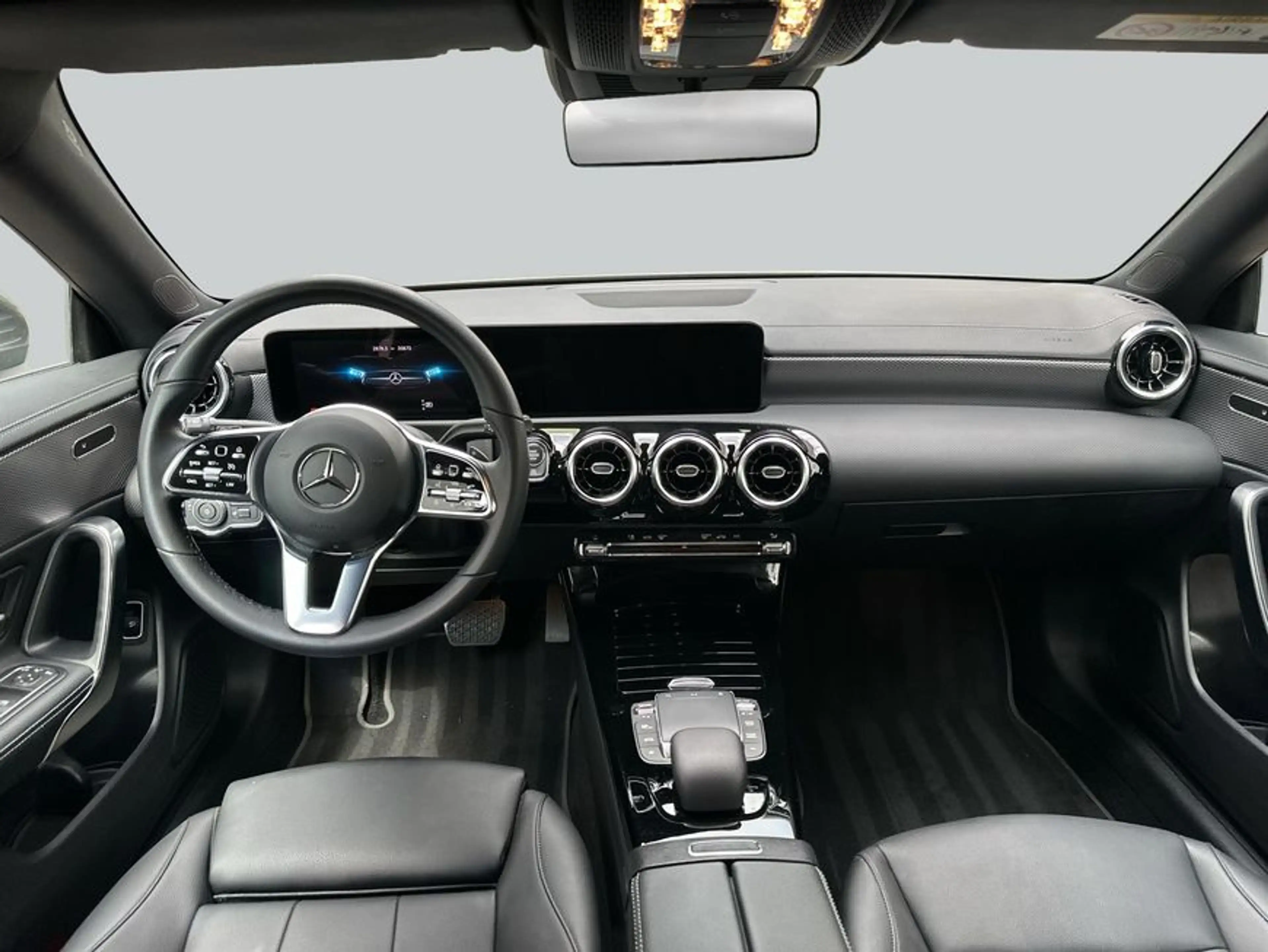Mercedes-Benz CLA 180 CLA — photo 13