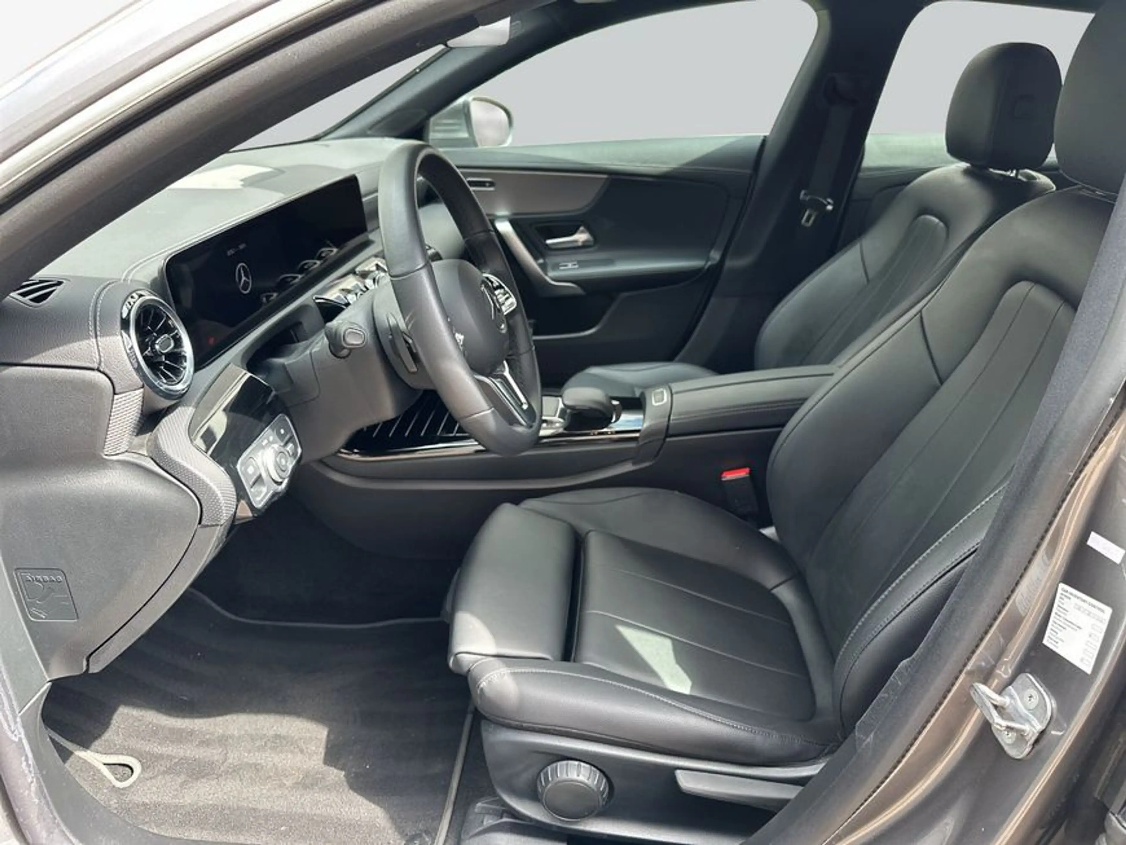 Mercedes-Benz CLA 180 CLA — photo 9