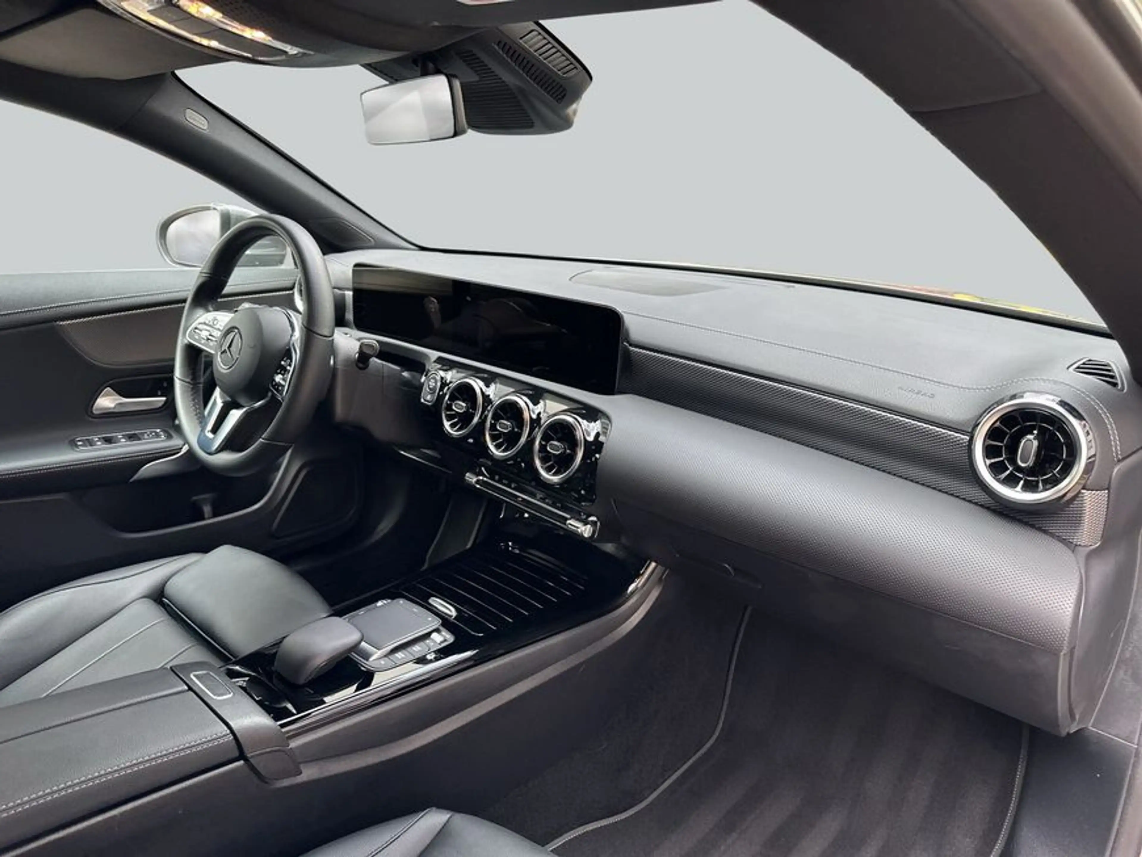 Mercedes-Benz CLA 180 CLA — photo 15