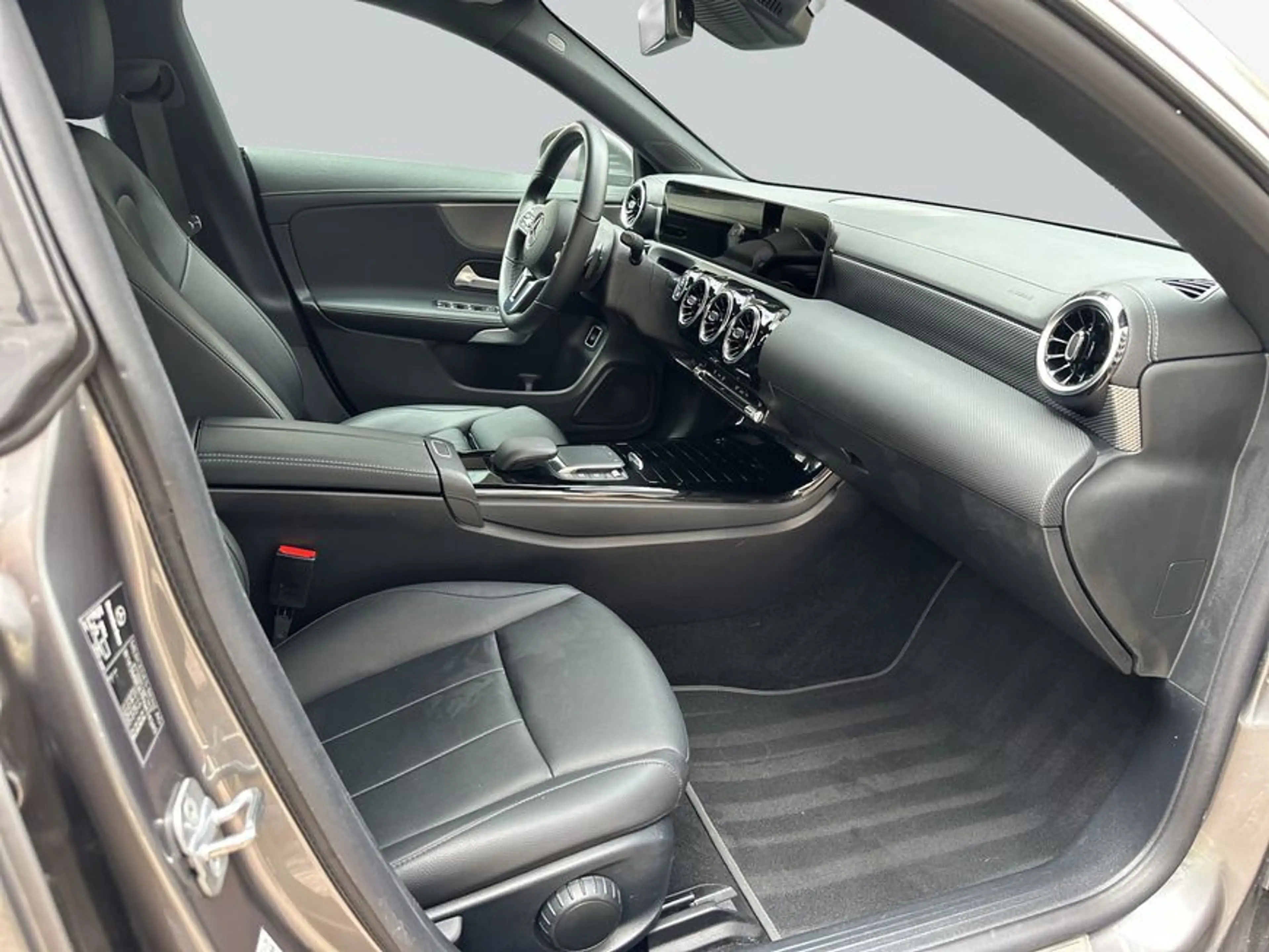 Mercedes-Benz CLA 180 CLA — photo 12