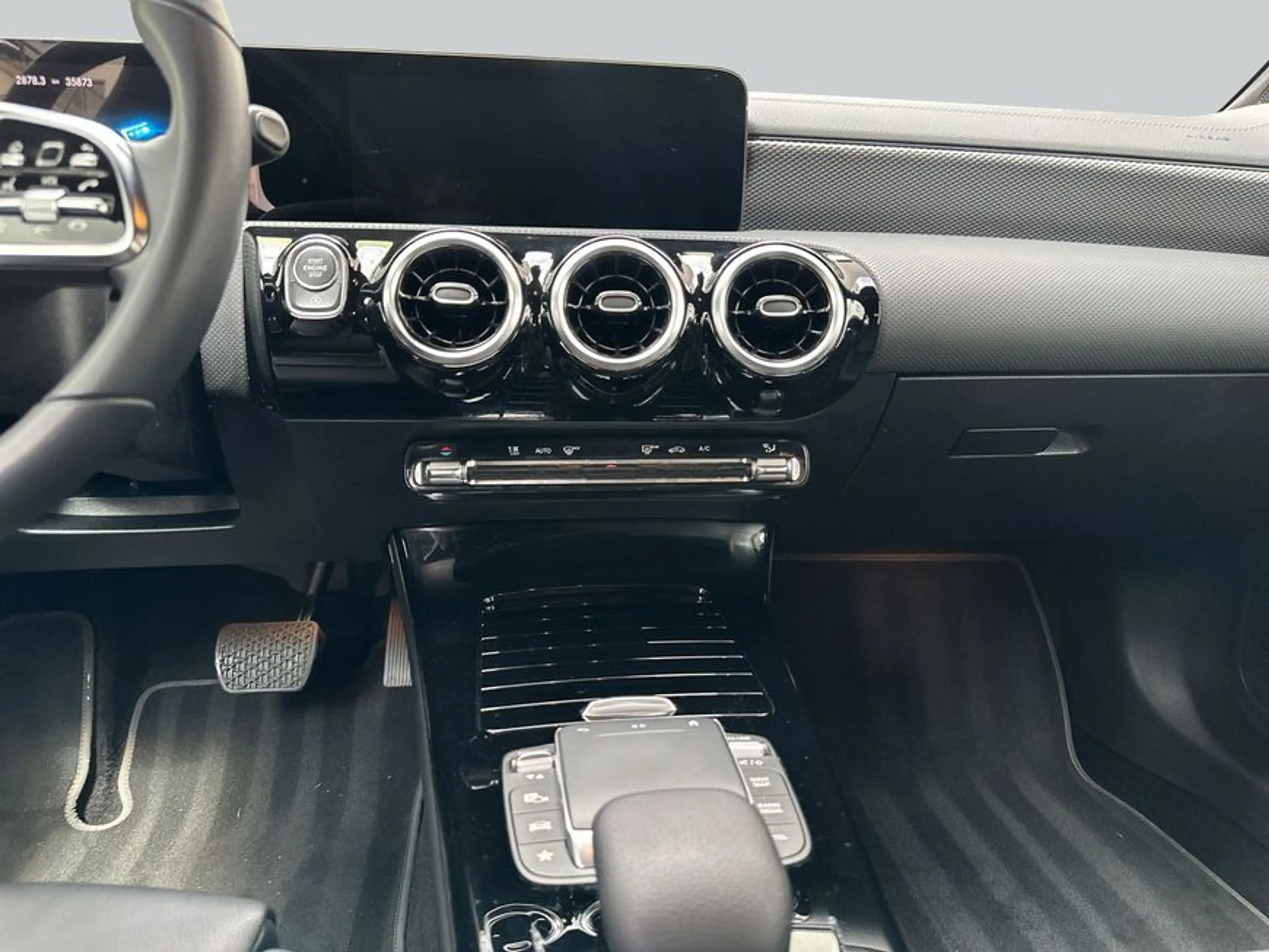 Mercedes-Benz CLA 180 CLA — photo 14