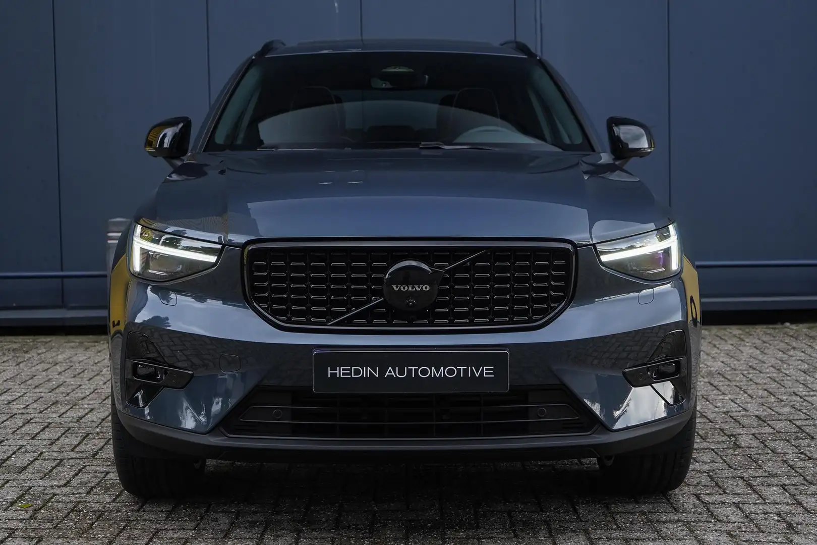 Volvo XC40 2.0 B4 Plus Black Edition | Pixel LED | Panoramada Blauw - 2