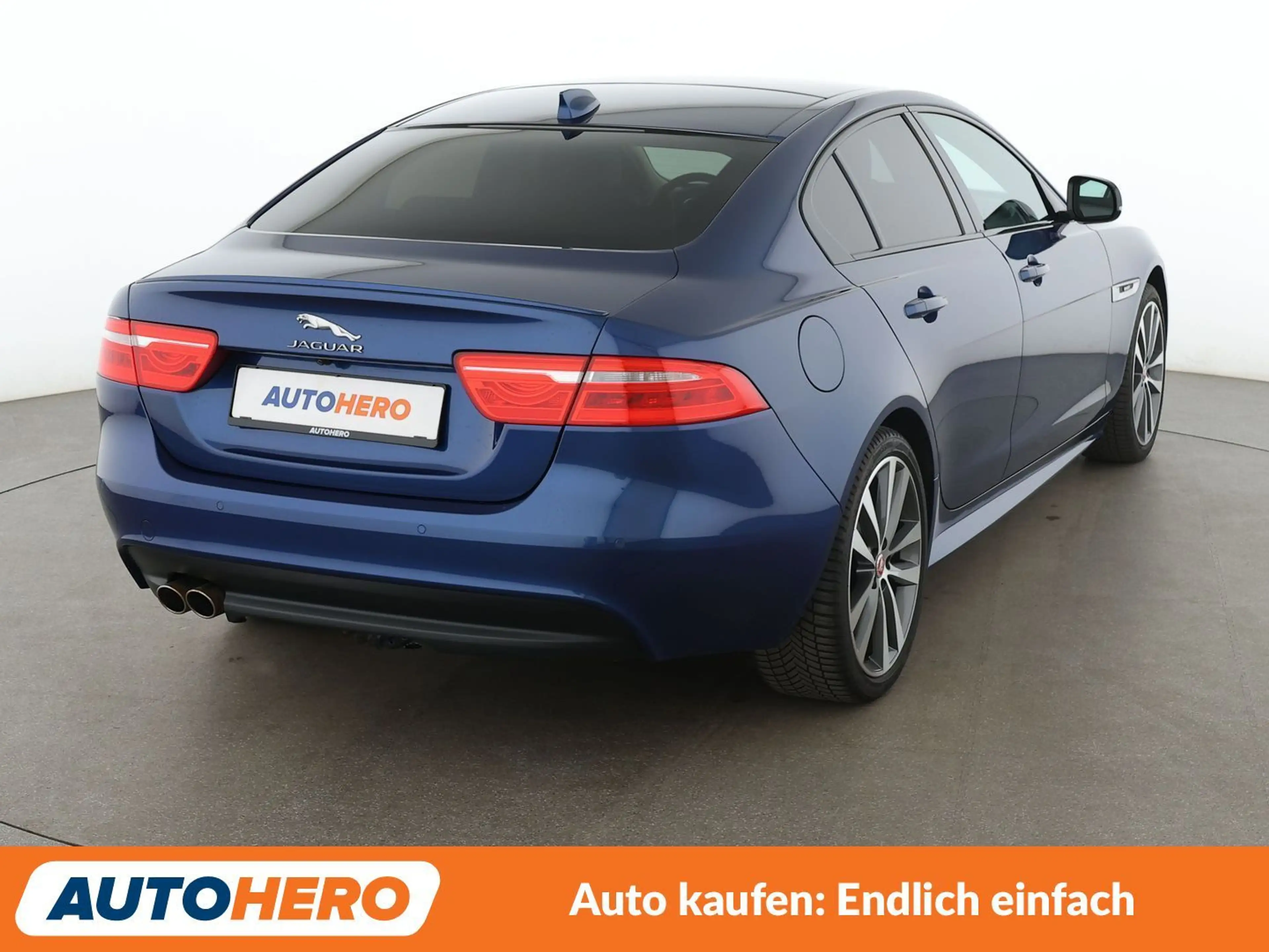 Jaguar XE 20d R-Sport AWD Aut.*NAVI*BI-XENON*TEMPO*CAM*PDC* — photo 6