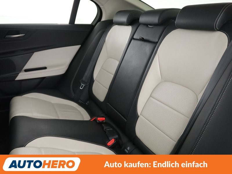 Jaguar XE 20d R-Sport AWD Aut.*NAVI*BI-XENON*TEMPO*CAM*PDC* — photo 14