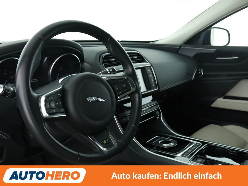 Jaguar XE 20d R-Sport AWD Aut.*NAVI*BI-XENON*TEMPO*CAM*PDC* — photo 11