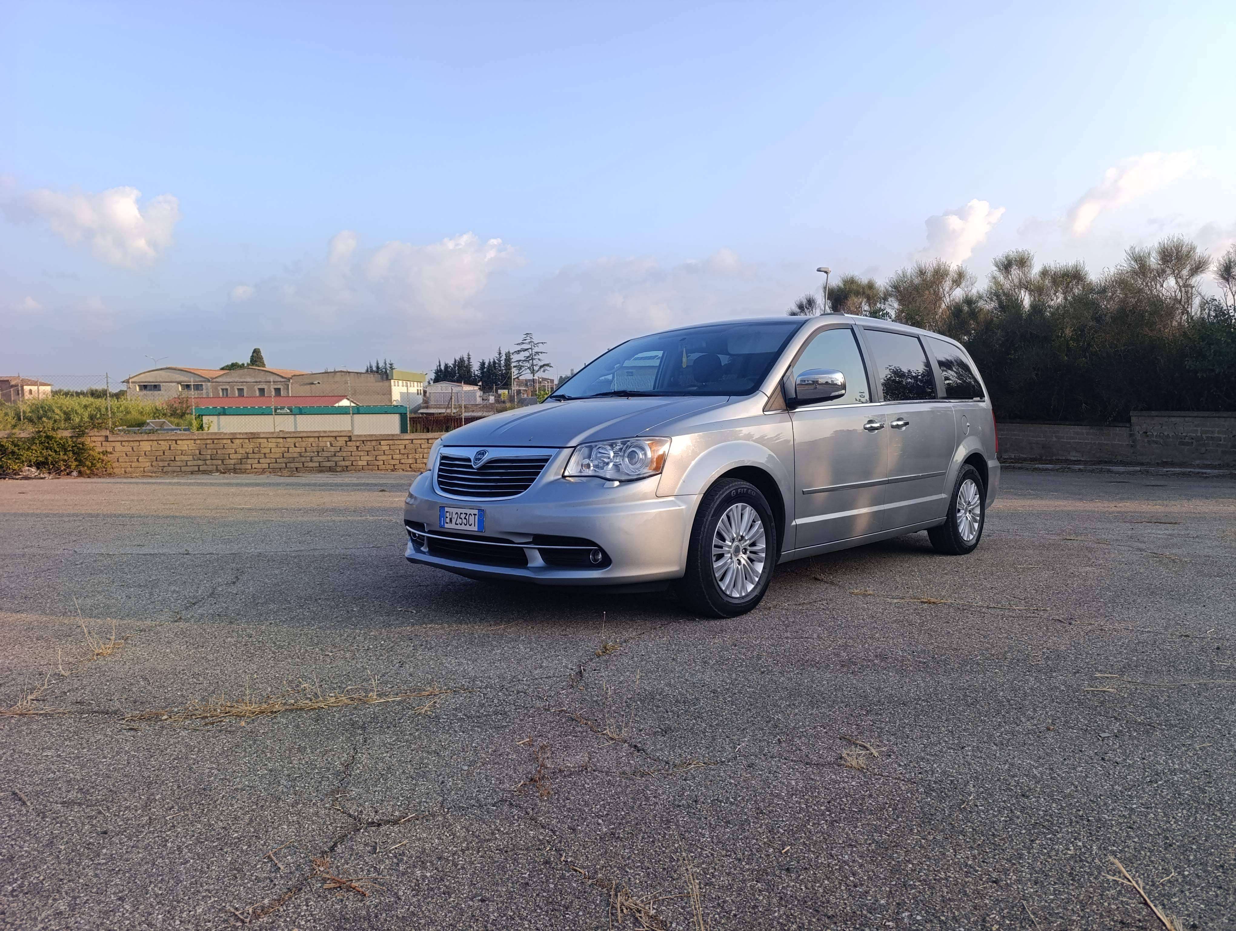 Lancia Voyager