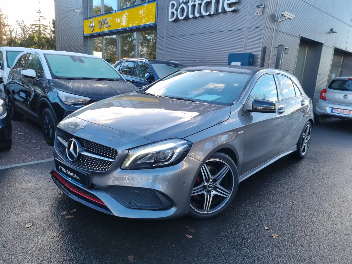 Mercedes-Benz A 250 Sport LED/Navi/SHZ/PDC/Allwetter Grau - 2