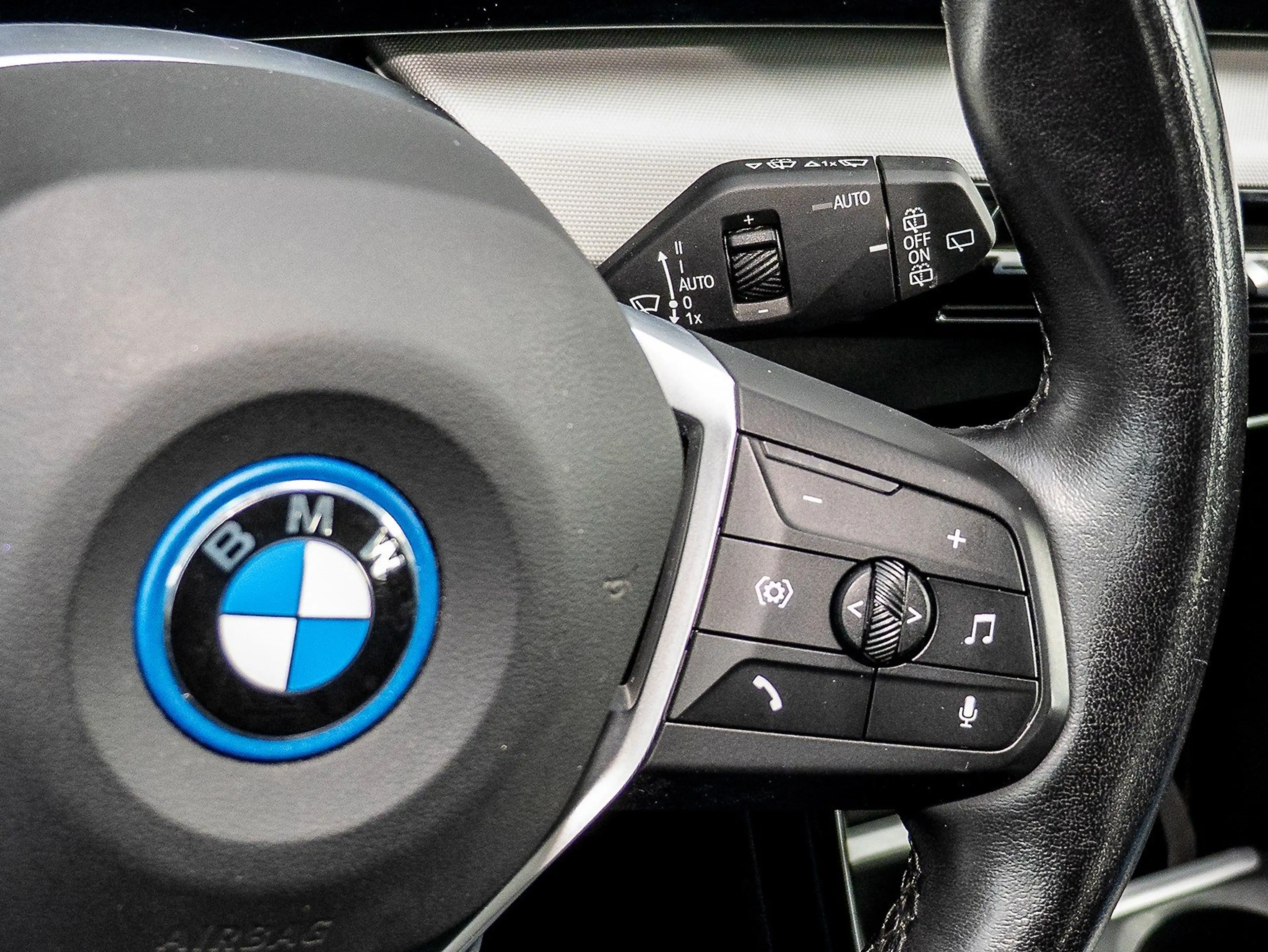 BMW iX1 xDrive30 Sportsitz AdaptLED Cam Sitzheiz 1VB DAB — photo 15